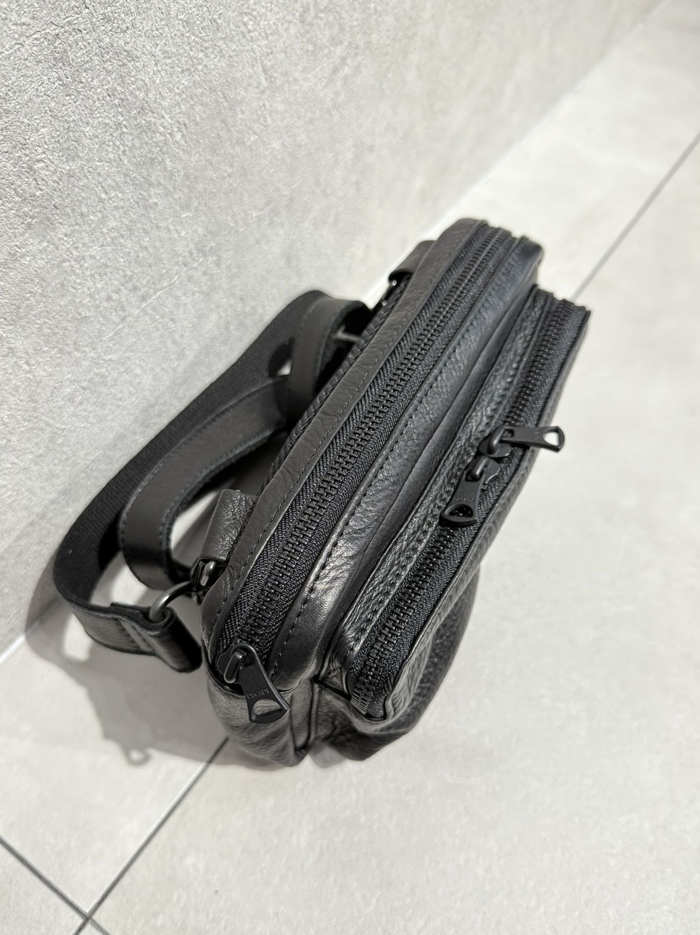 オイルドレザー ミニショルダーバッグ / DCD-01326B / ブラック×ブラック