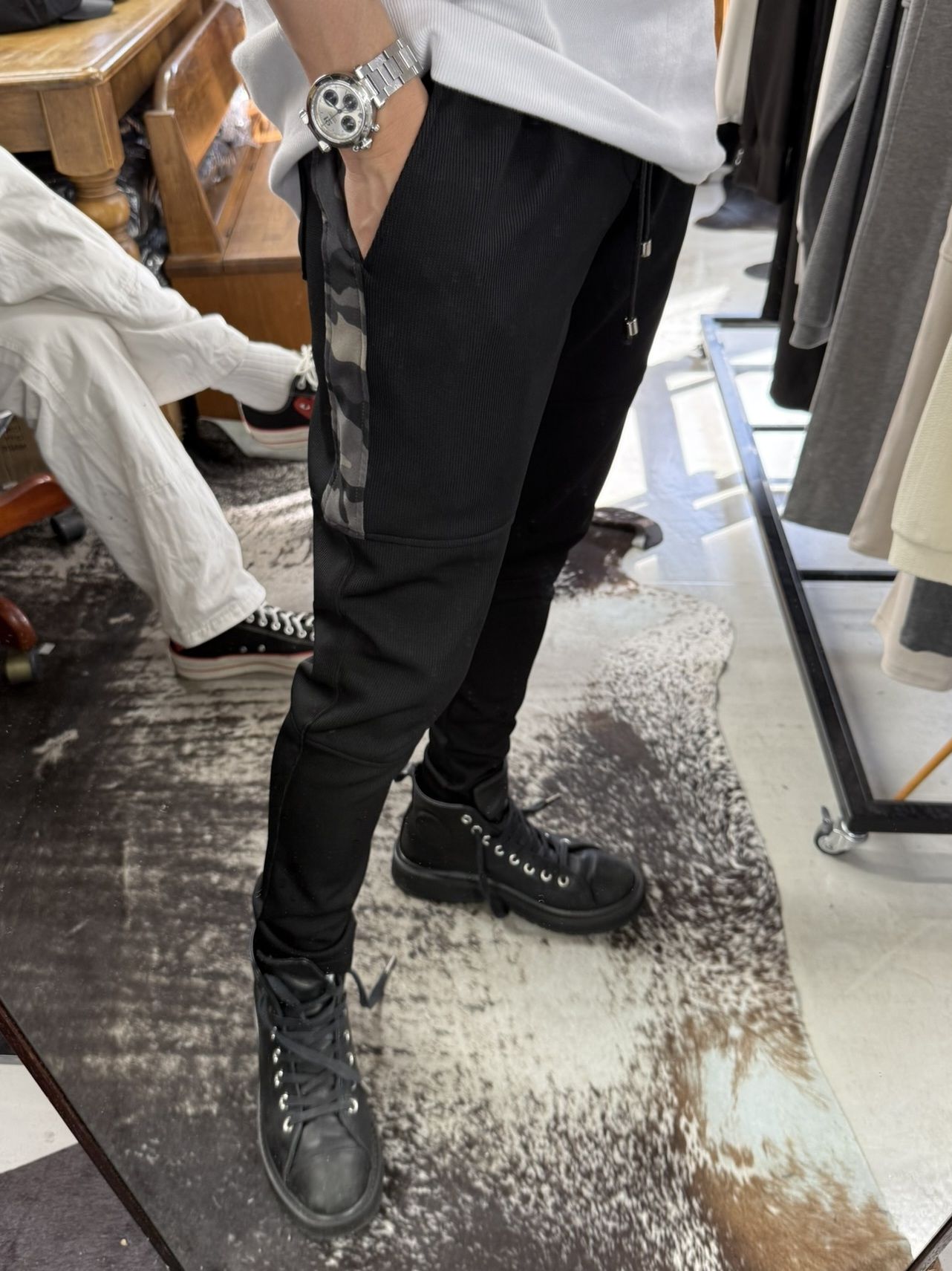 JT PT / RC41-ST-045 / 切り替えラインタックパンツ / ブラック (8月上旬入荷予定)