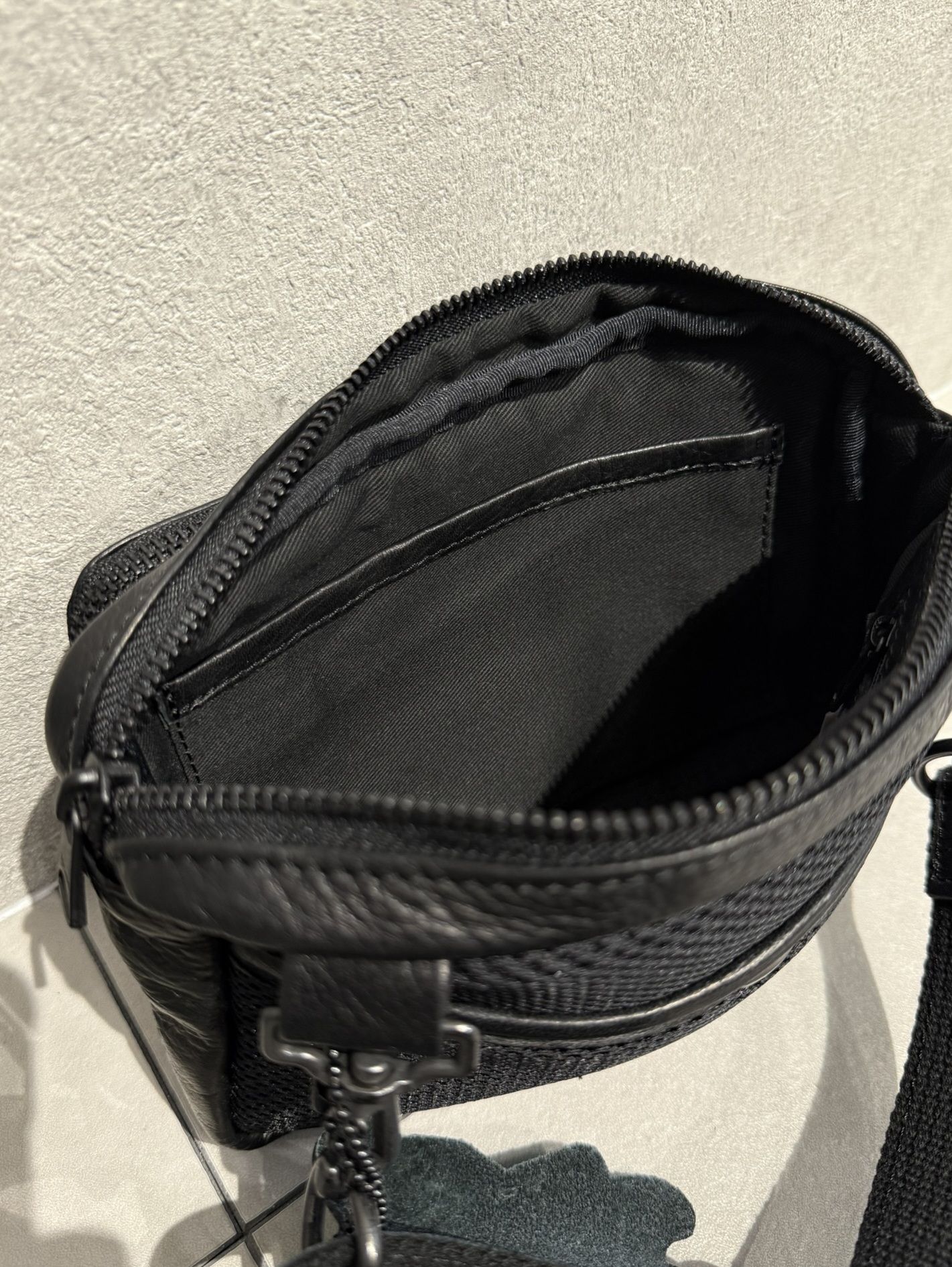 オイルドレザー ミニショルダーバッグ / DCD-01326B / ブラック×ブラック