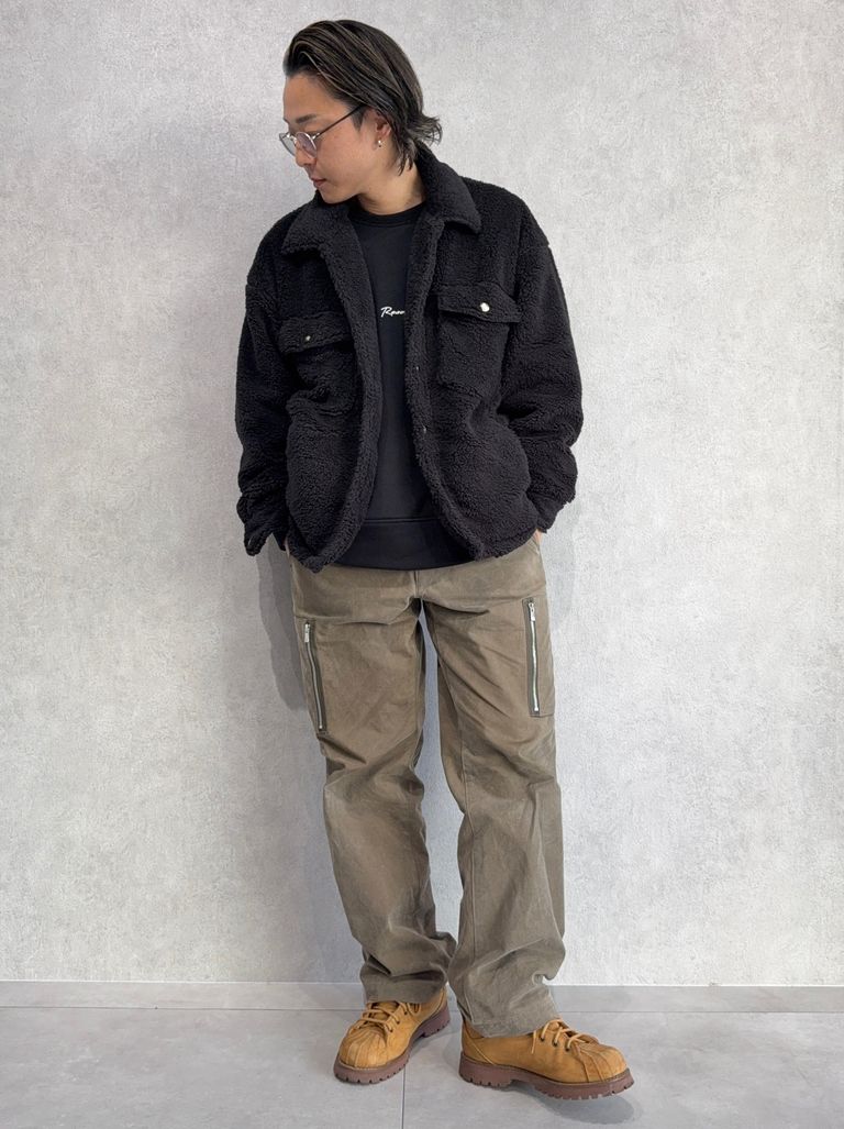 ラグジュアリー×ミリタリーのコントラストコーデ