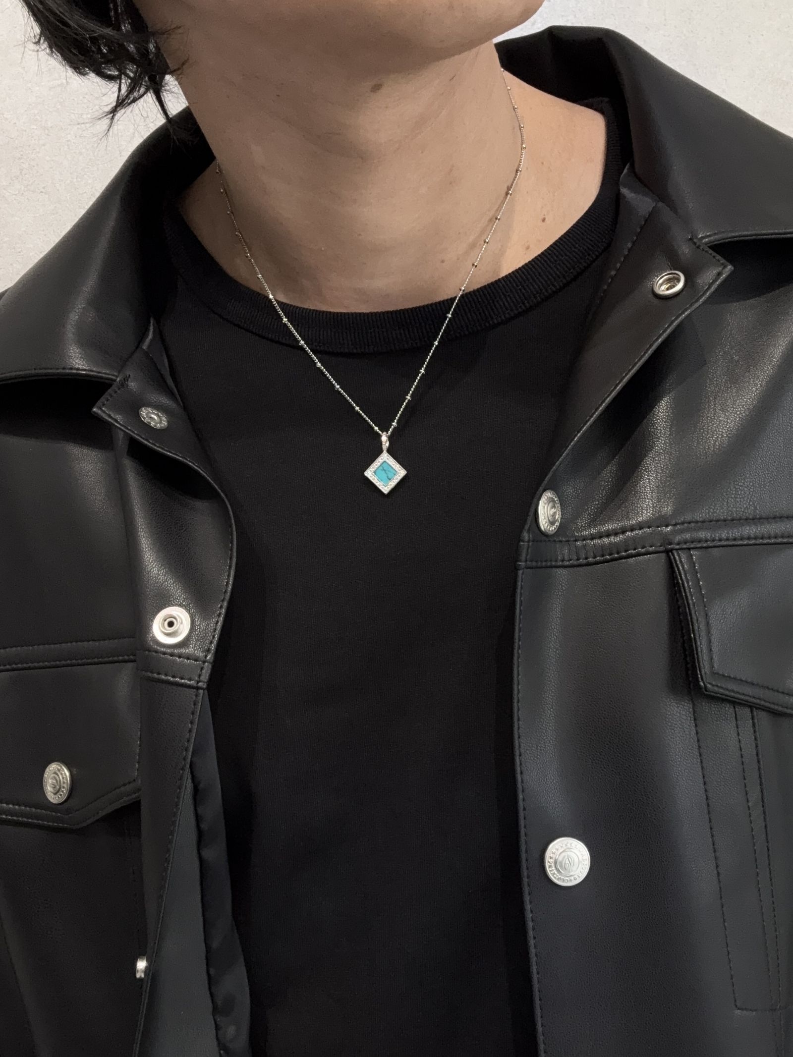 バッグで差し色コーデ