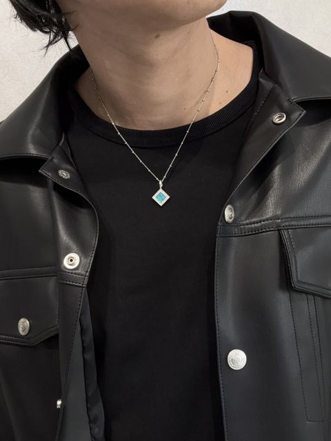 バッグで差し色コーデ