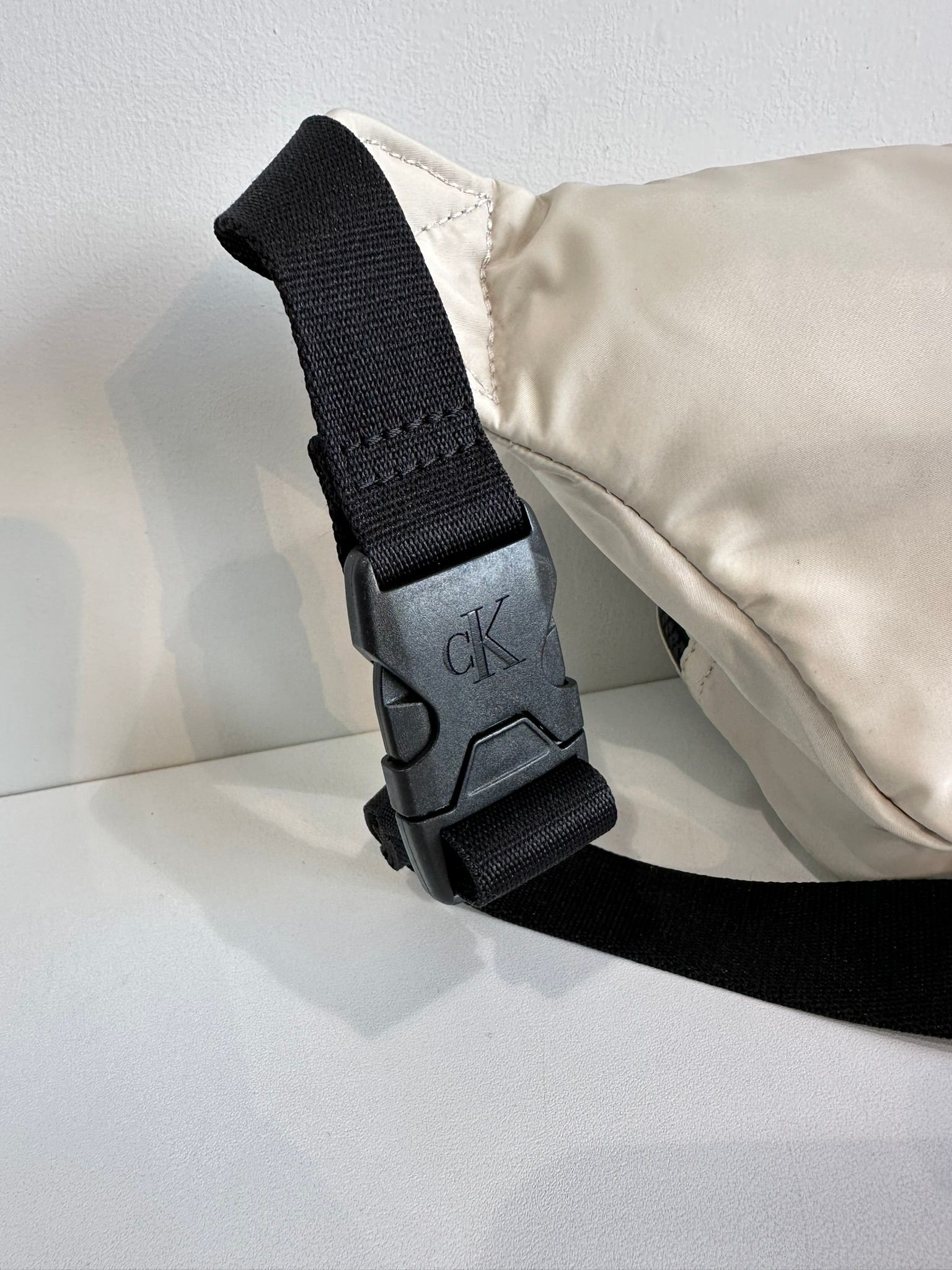 PACKABLE WAISTBAG / HP2185 / パッカブルボディーバッグ / ベージュ×ブラック