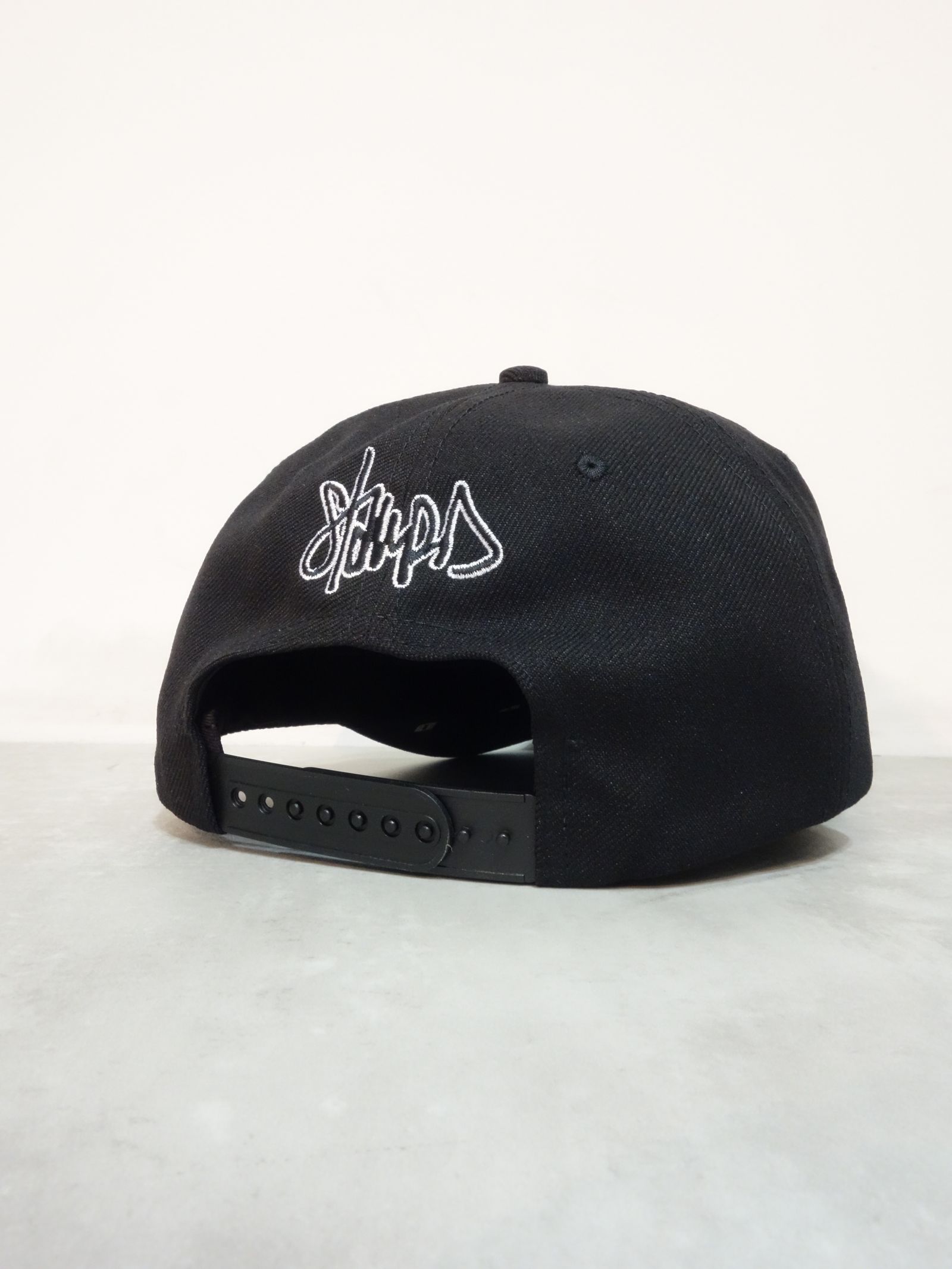 STAMPD SCRIPT 5 PANEL SNAPBACK / SLA-U2880HT / キャップ