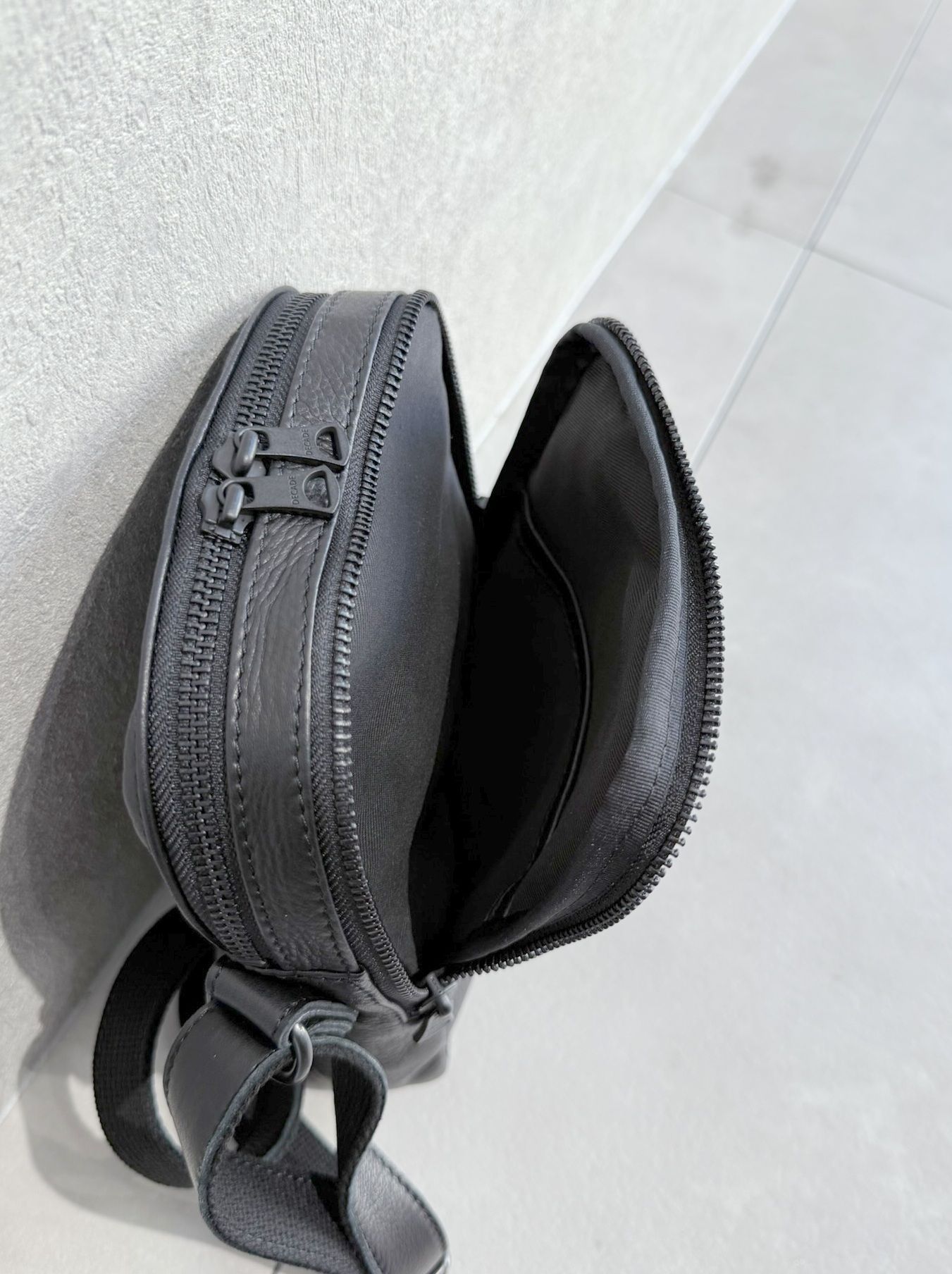 オイルドカウレザー ミニショルダーバッグ / DCD-01460B / ブラック×ブラック