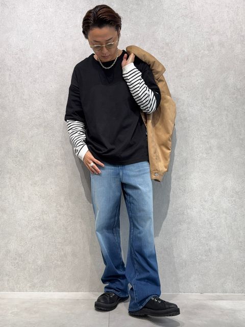 THEアメカジなベージュスエード×デニムのコーデ