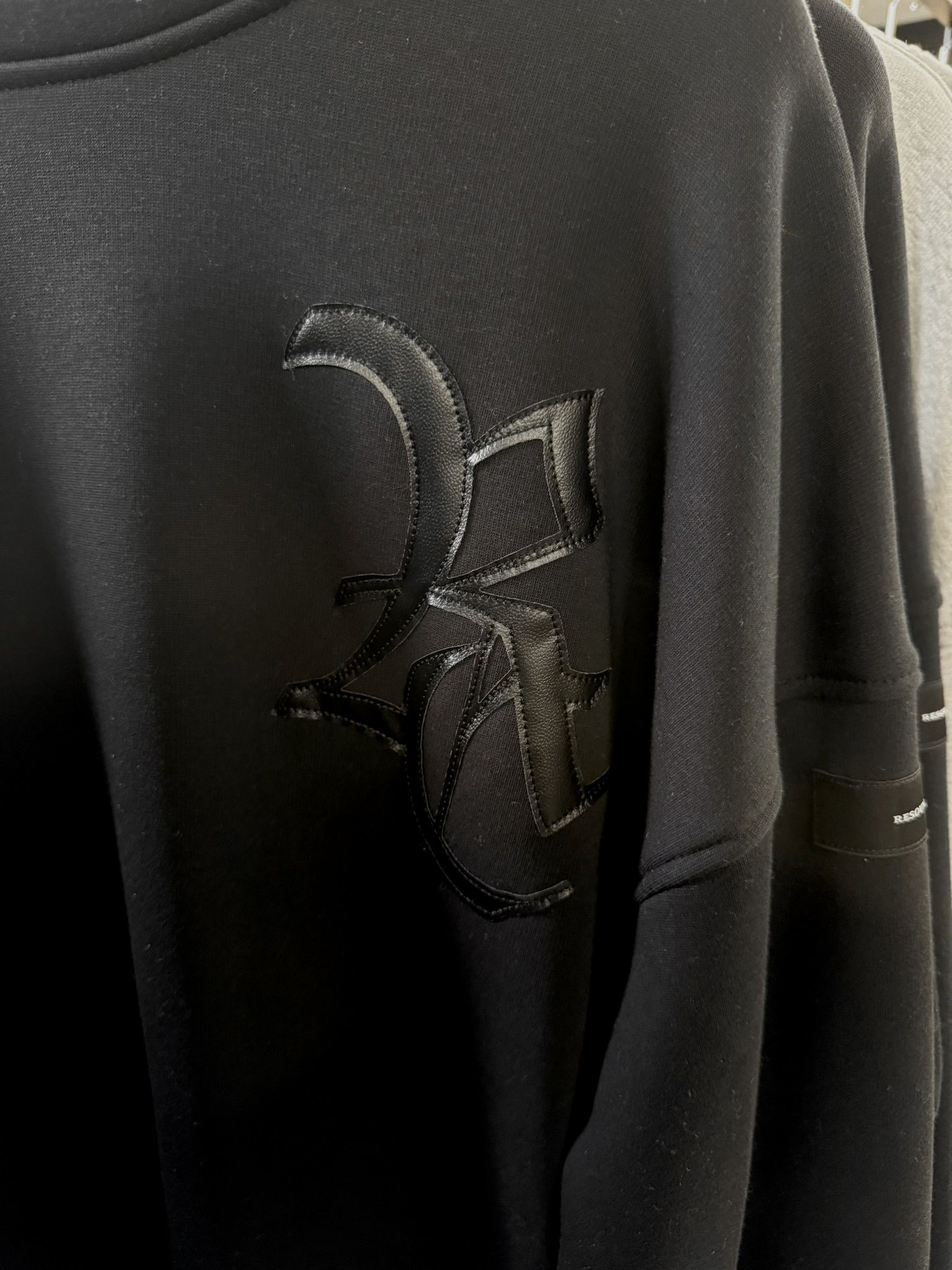 RC VELOURS FLEECE DROP TRAINER / RC42-C-005 / 裏起毛RCロゴトレーナー / ブラック (11月上旬入荷予定)