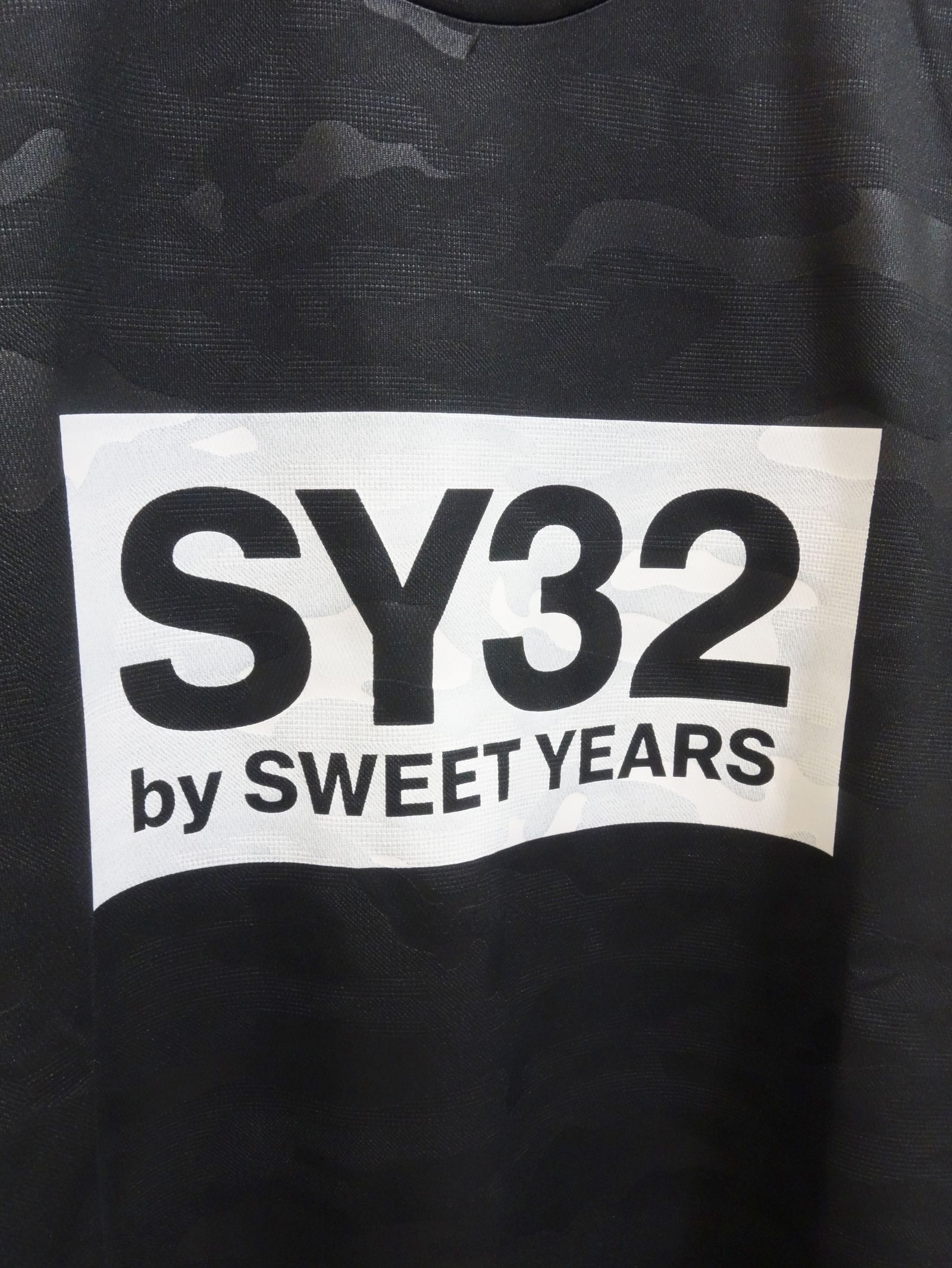 EMBOSS CAMO BOX LOGO TEE / TNS1728 / プリントTシャツ