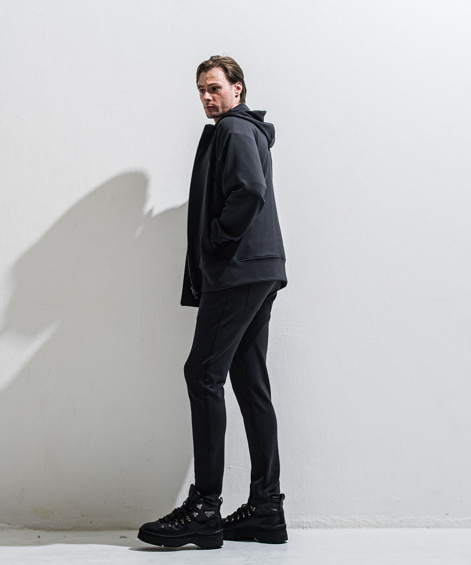 SIGN ZIP HOODIE / DP1-C-002 / サインプリントジップパーカー / ブラック (2月上旬入荷予定)