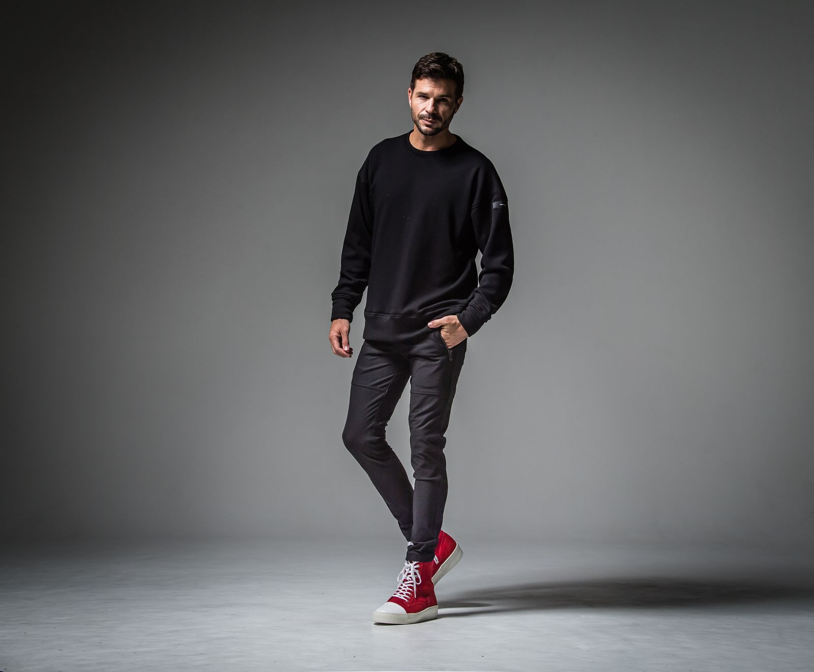 ID BACKROGO VELOURS FLEECE DROP TRAINER / RC30-C-003 / 裏起毛バックロゴトレーナー / ブラック