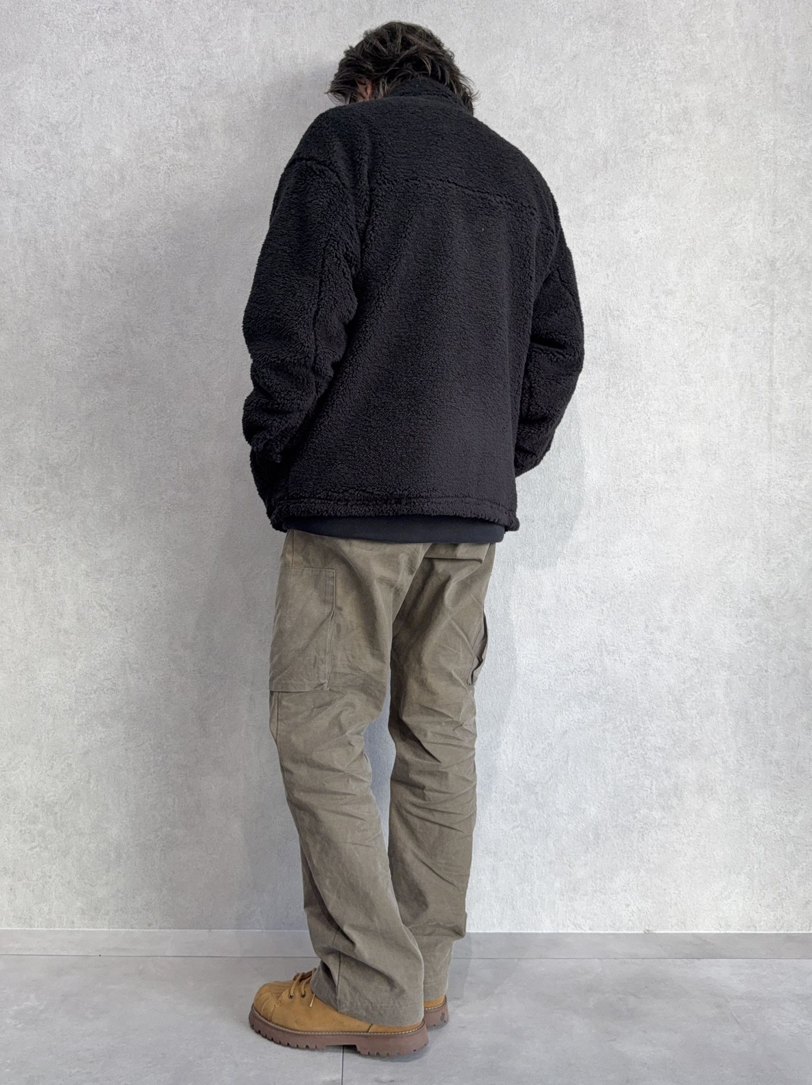 ラグジュアリー×ミリタリーのコントラストコーデ