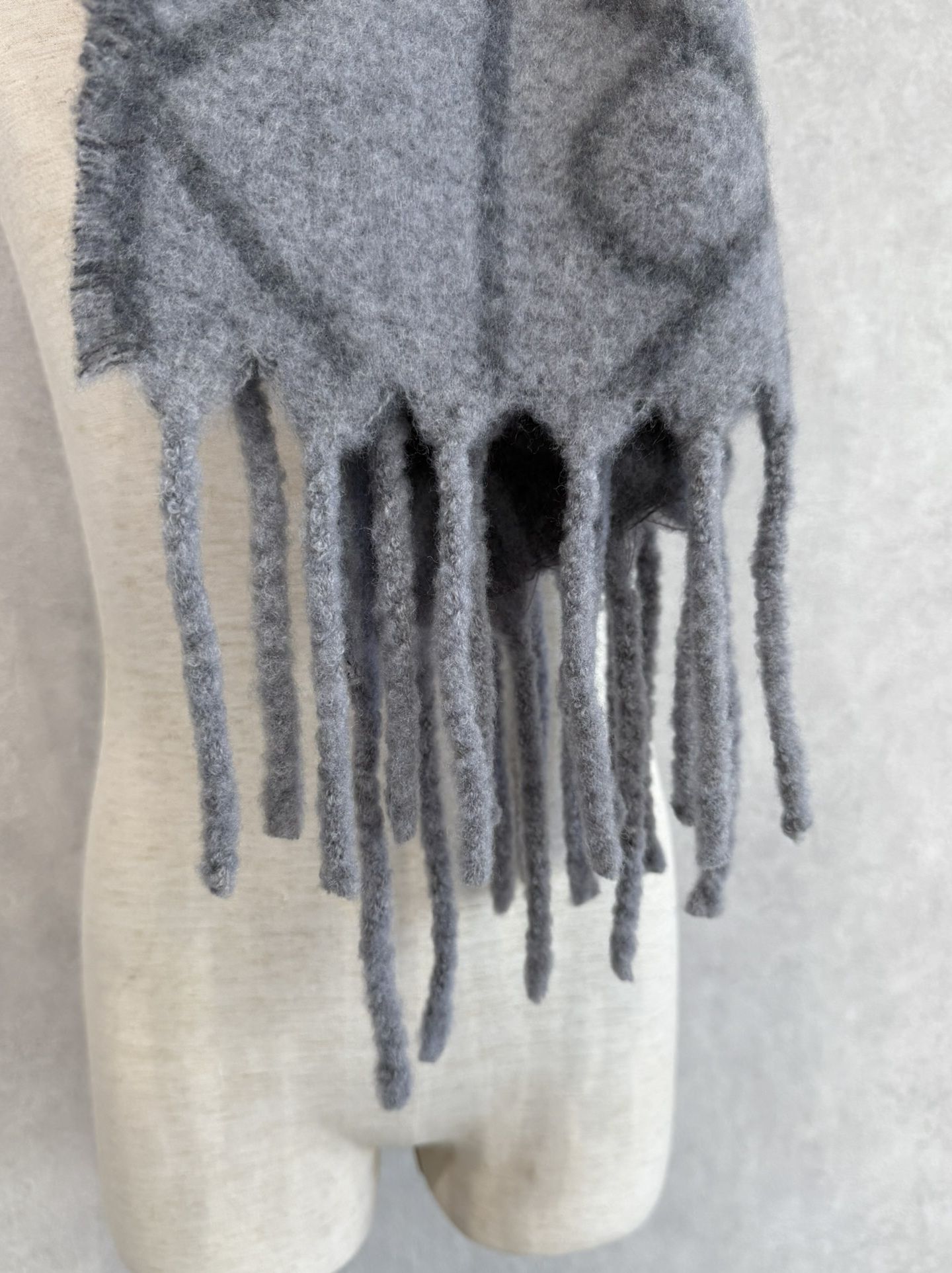 AOP BRUSHED HW SCARF / 4D8072G / N3Z(グレー)