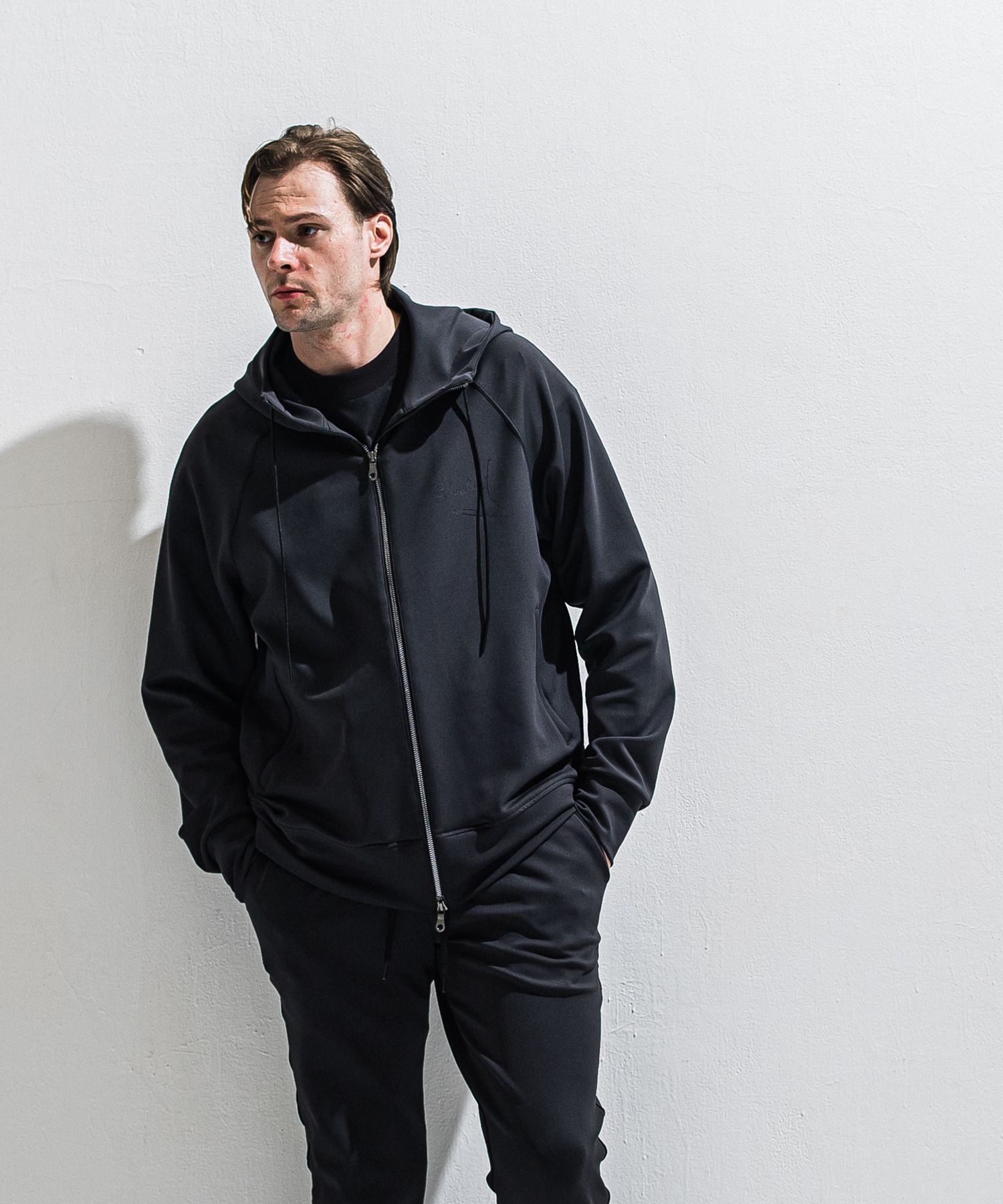 SIGN ZIP HOODIE / DP1-C-002 / サインプリントジップパーカー / ブラック (2月上旬入荷予定)