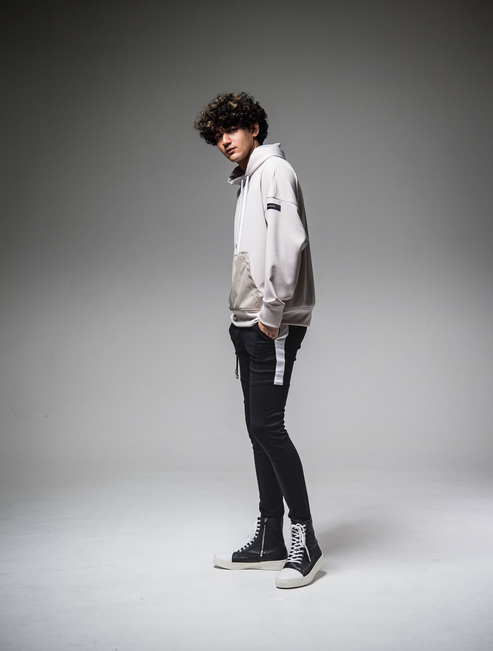 ANTIBACTERIAL NYLON LOOSE HOODIE / RC25-C-006 / ナイロンポケットパーカー / ベージュ