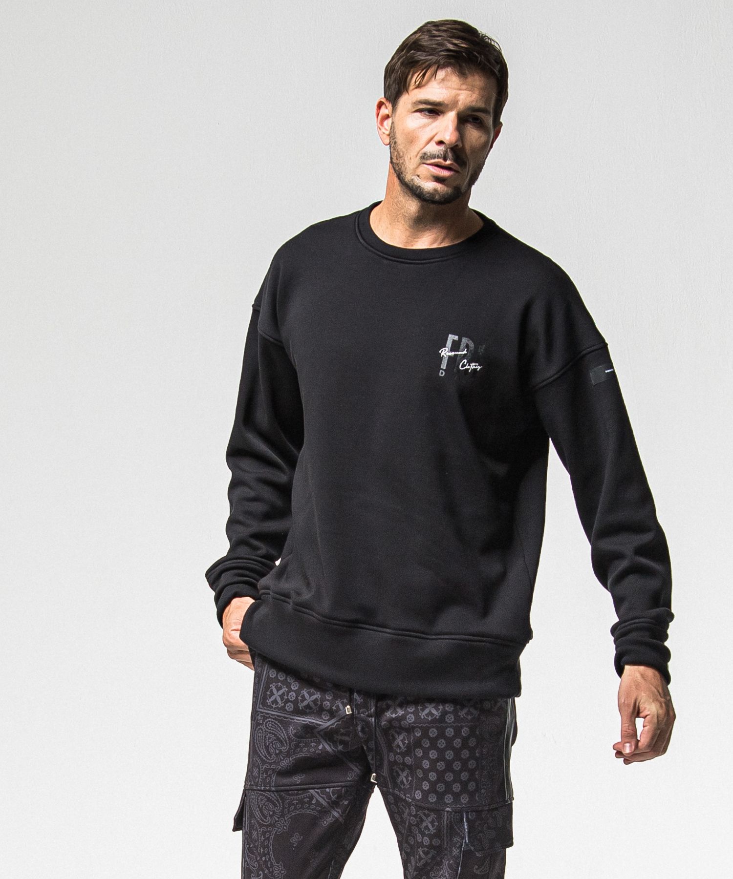 【FRIDAYコラボ】 FRIDAY STANDARD LOGO VELOURS FLEECE TRAINER / RCF1-C-004 / 裏起毛FRIDAYスタンダードロゴトレーナー / ブラック (11月上旬入荷予定)
