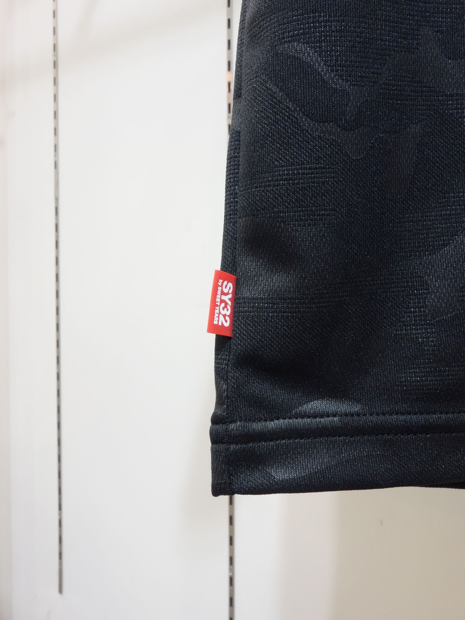 EMBOSS CAMO BOX LOGO TEE / TNS1728 / プリントTシャツ