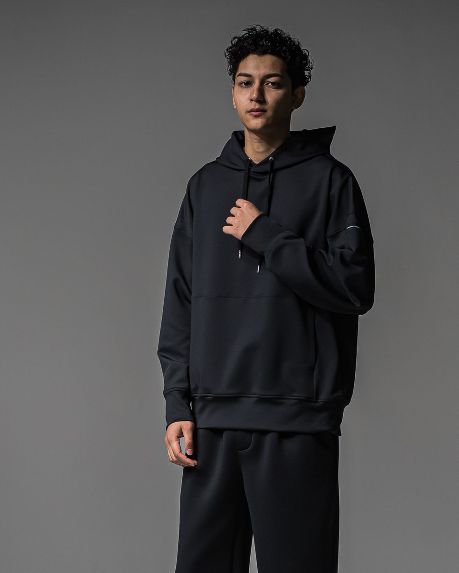 BACK ID LOOSE HOODIE / RC37-C-006 / バックロゴパーカー / ブラック (9月中旬入荷予定)