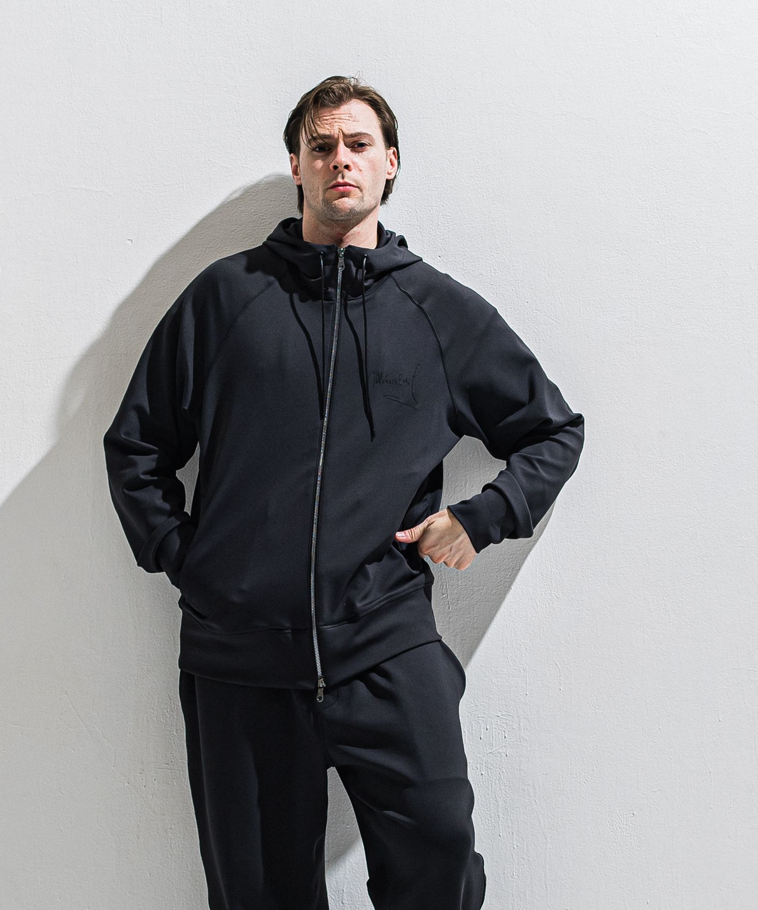 SIGN ZIP HOODIE / DP1-C-002 / サインプリントジップパーカー / ブラック (2月上旬入荷予定)