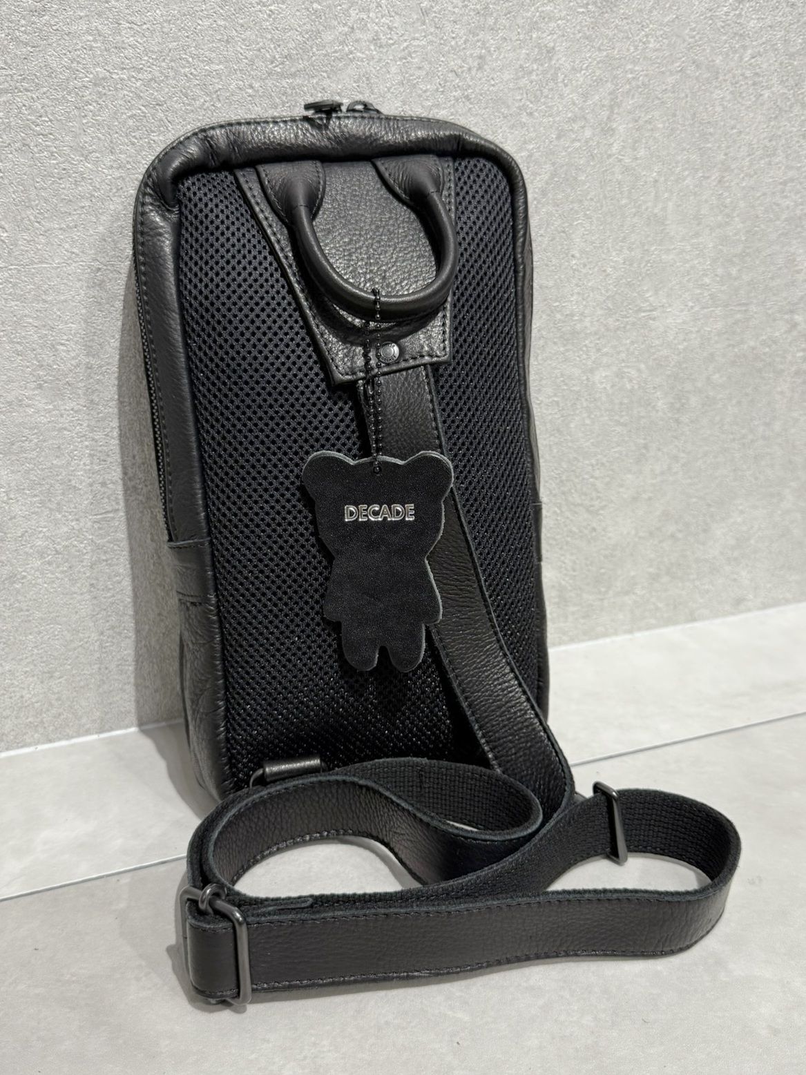 オイルドカウレザー ボディショルダーバッグ / DCD-01404B / ブラック×ブラック