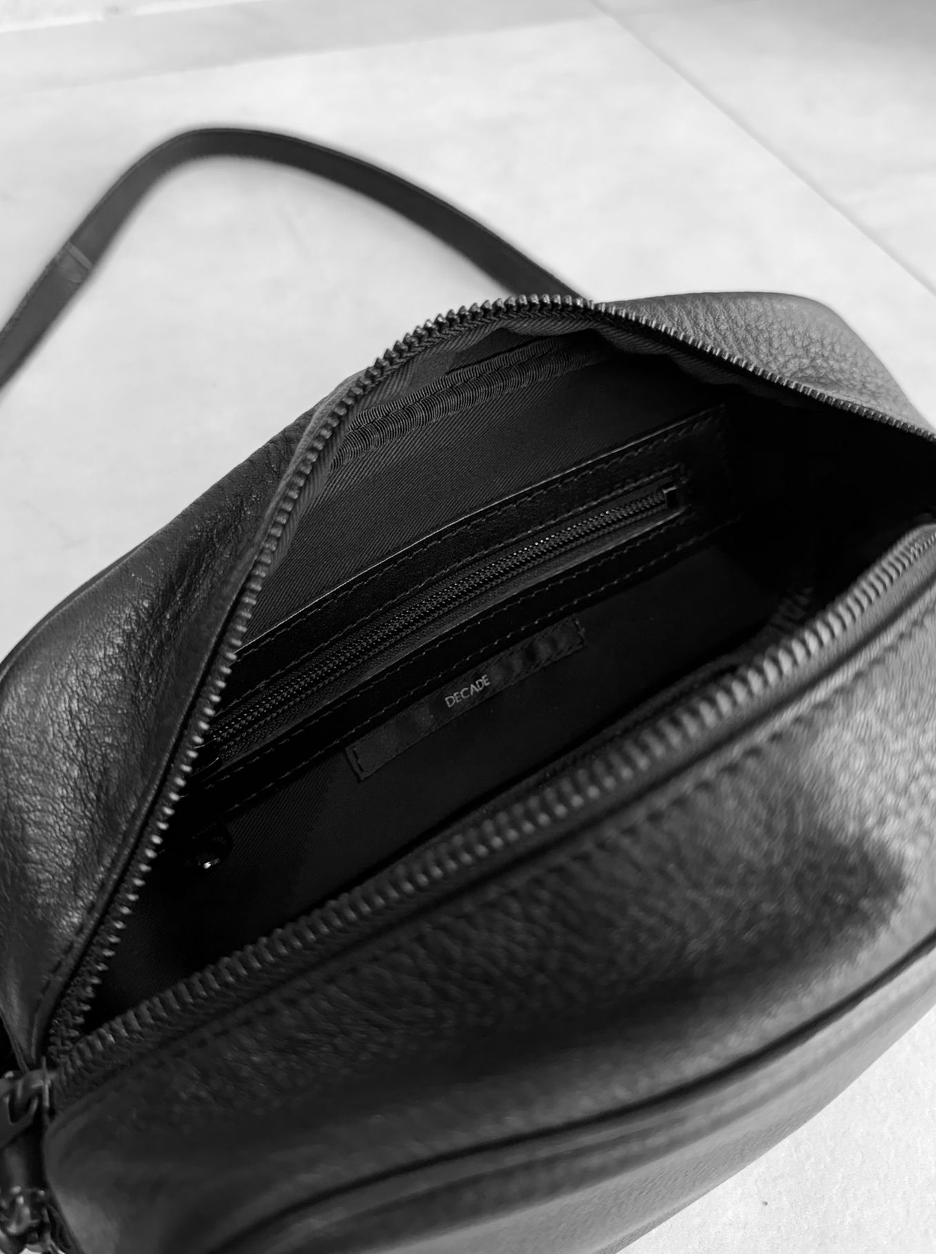 オイルドカウレザー 2WAYボックスクラッチショルダーバッグ / DCD-01544B / ブラック×ブラック