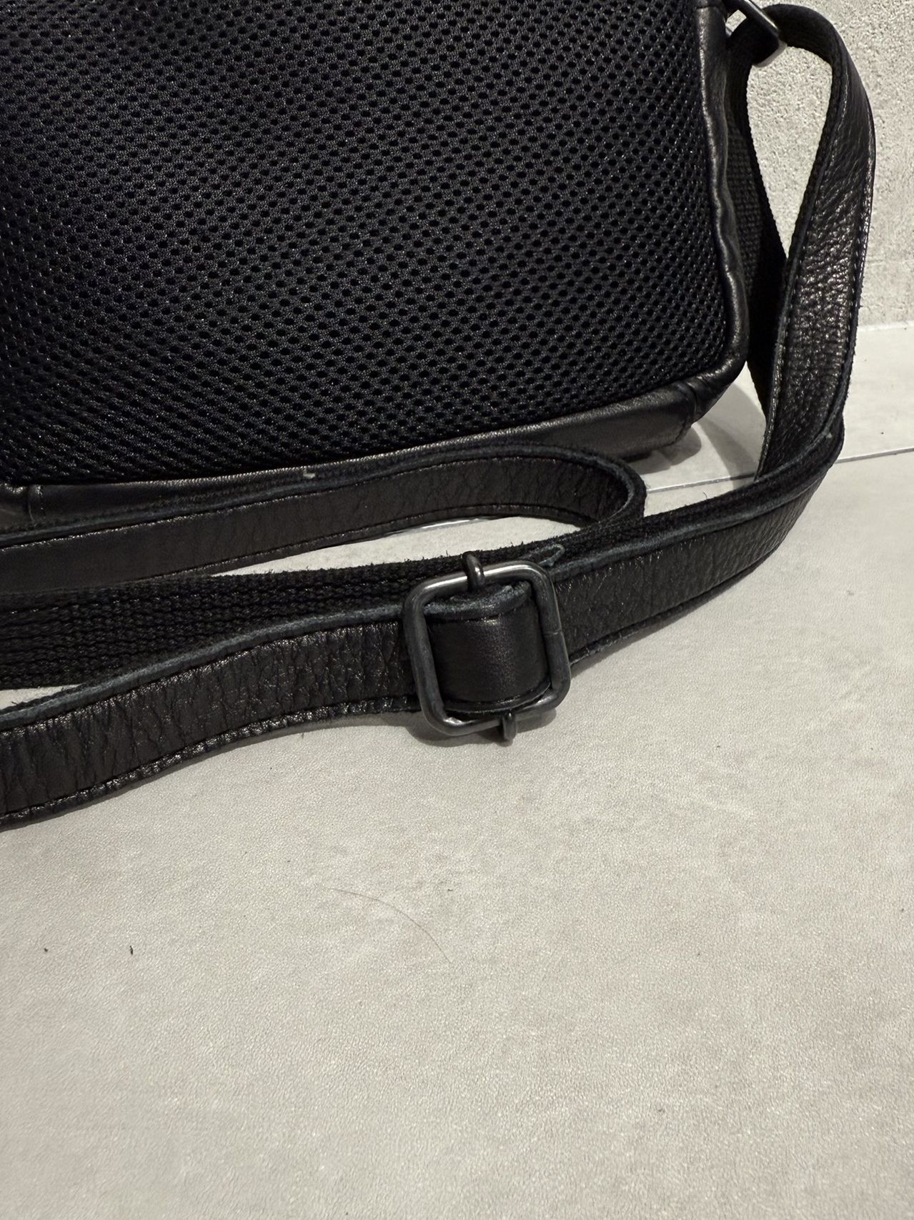 オイルドレザー ミニショルダーバッグ / DCD-01438B / ブラック×ブラック