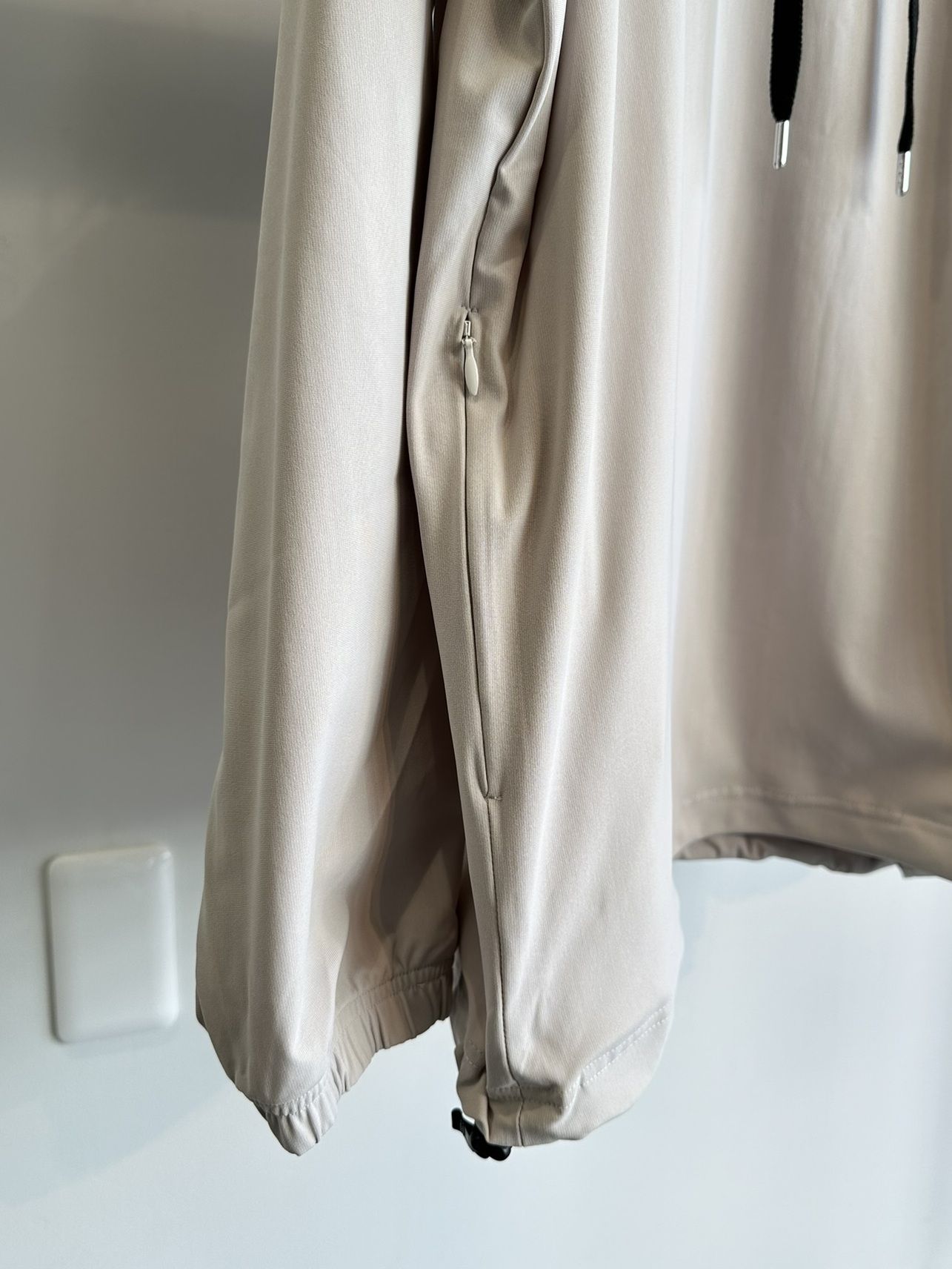 NYLON TECH HOODIE / RC31-C-003 / ナイロンプルオーバーパーカー / グレージュ