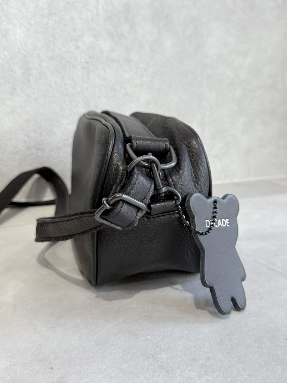 オイルドカウレザー 2WAYボックスクラッチショルダーバッグ / DCD-01544B / ブラック×ブラック