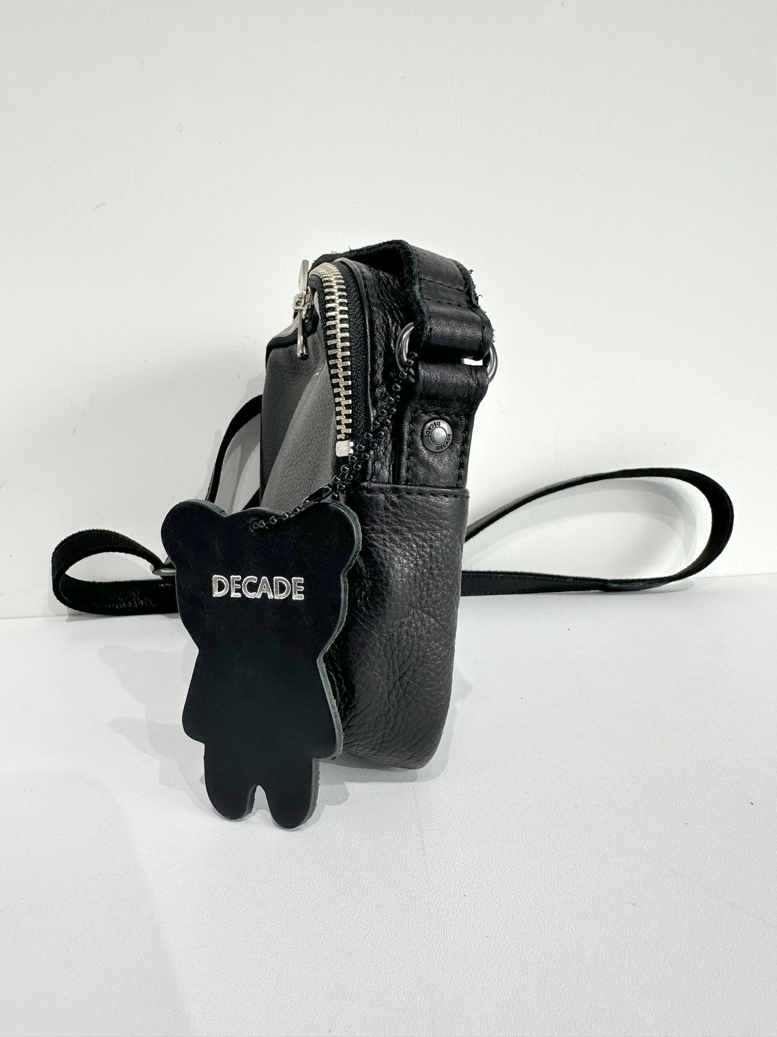 DECADE ディケイド　オイルドカウレザー・ミニショルダーバッグ 美品 DECADE ショルダーバッグ オイルドカウレザー・ミニショルダー