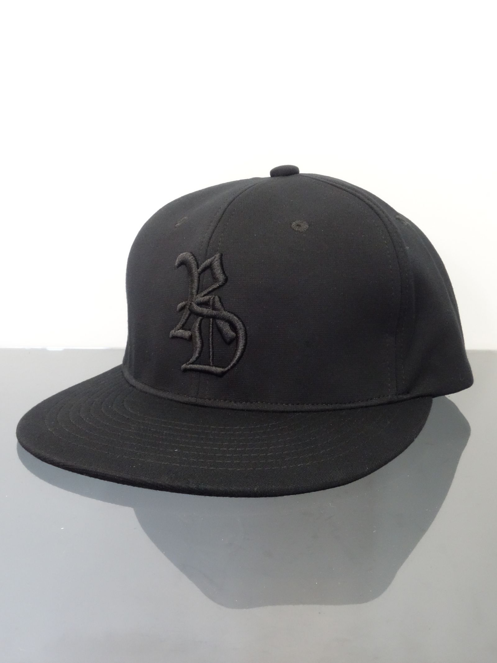 【新品未開封】on 限定エディション Lightweight Cap IKON 新品未開封】On 限定エディション Lightweight Cap IKON