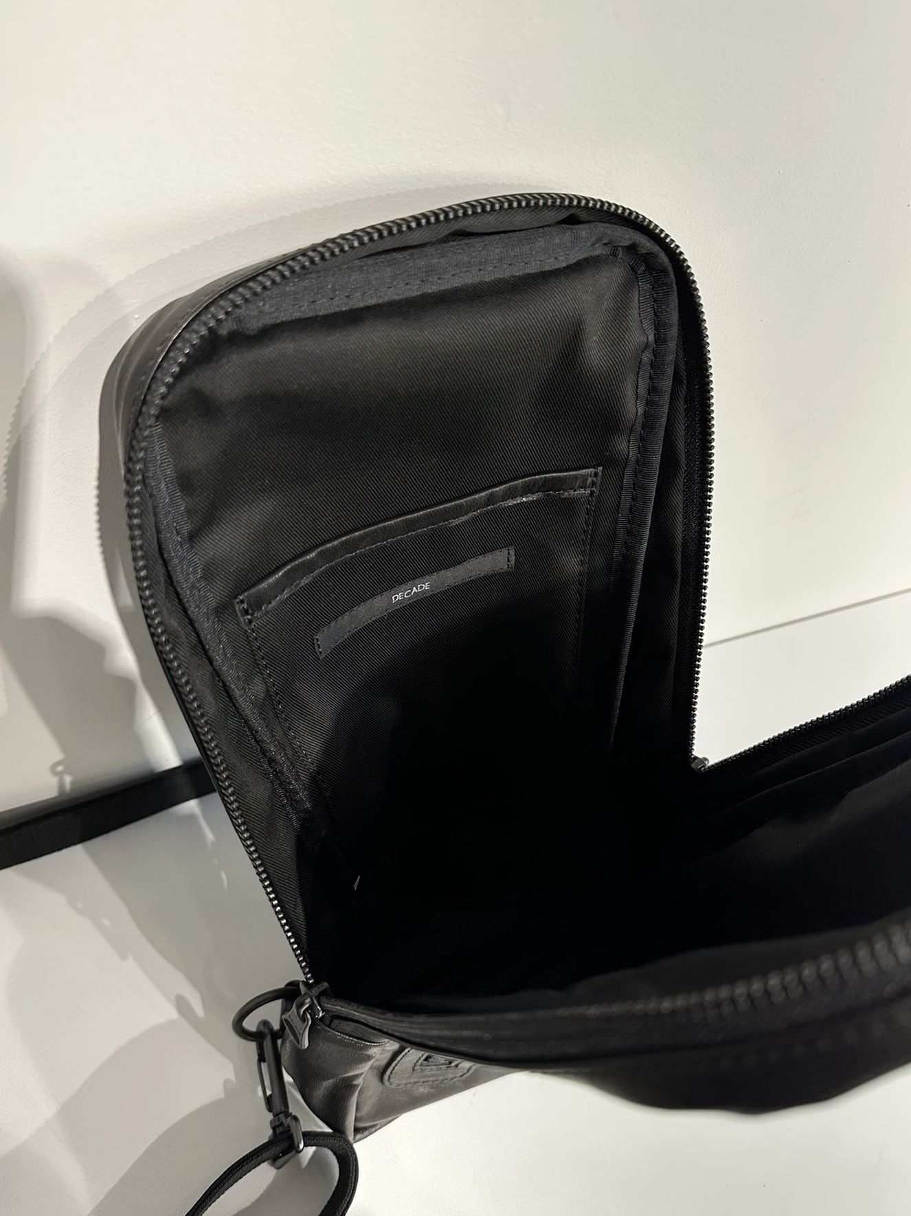 未使用 日本製 DECADE ディケイド 純国産 レザー 高品質 ボディバッグ UuQLX7rcCoqh.jpg?width=768