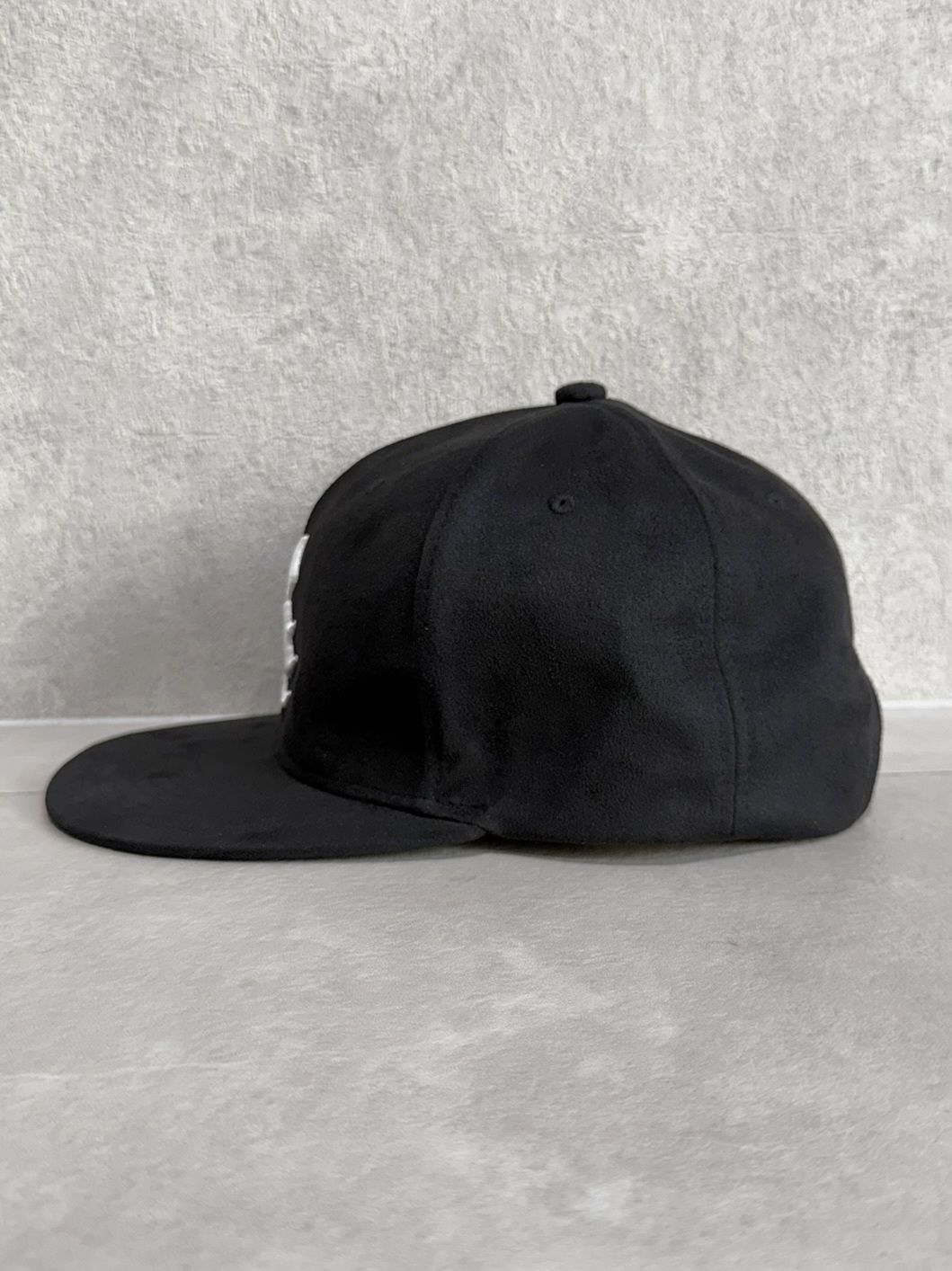 SUEDE RC BB CAP / RC37-CAP-001 / スエードエコレザーべースボールキャップ / ブラック×ホワイト