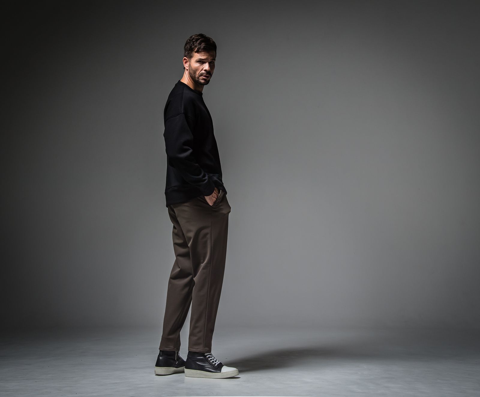 ID BACKROGO VELOURS FLEECE DROP TRAINER / RC30-C-003 / 裏起毛バックロゴトレーナー / ブラック