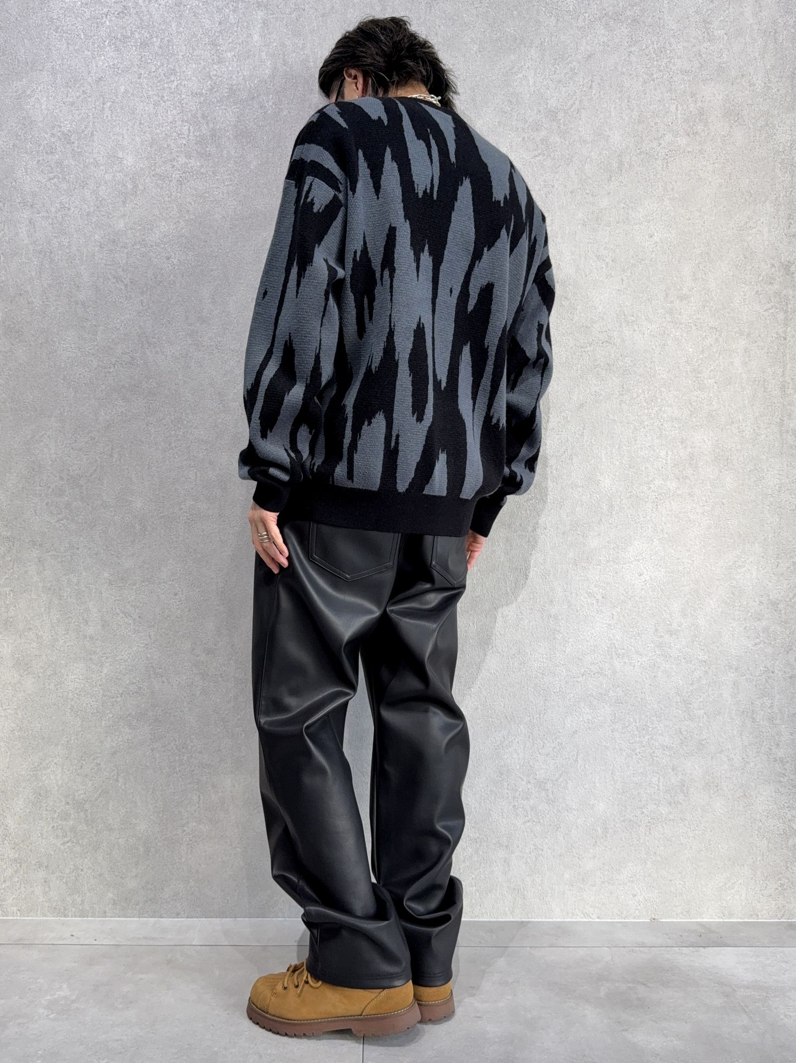 アブストラクトジャカードクルーネックセーター / 4RD310G / WD7(ブラック×ブルーグレー)