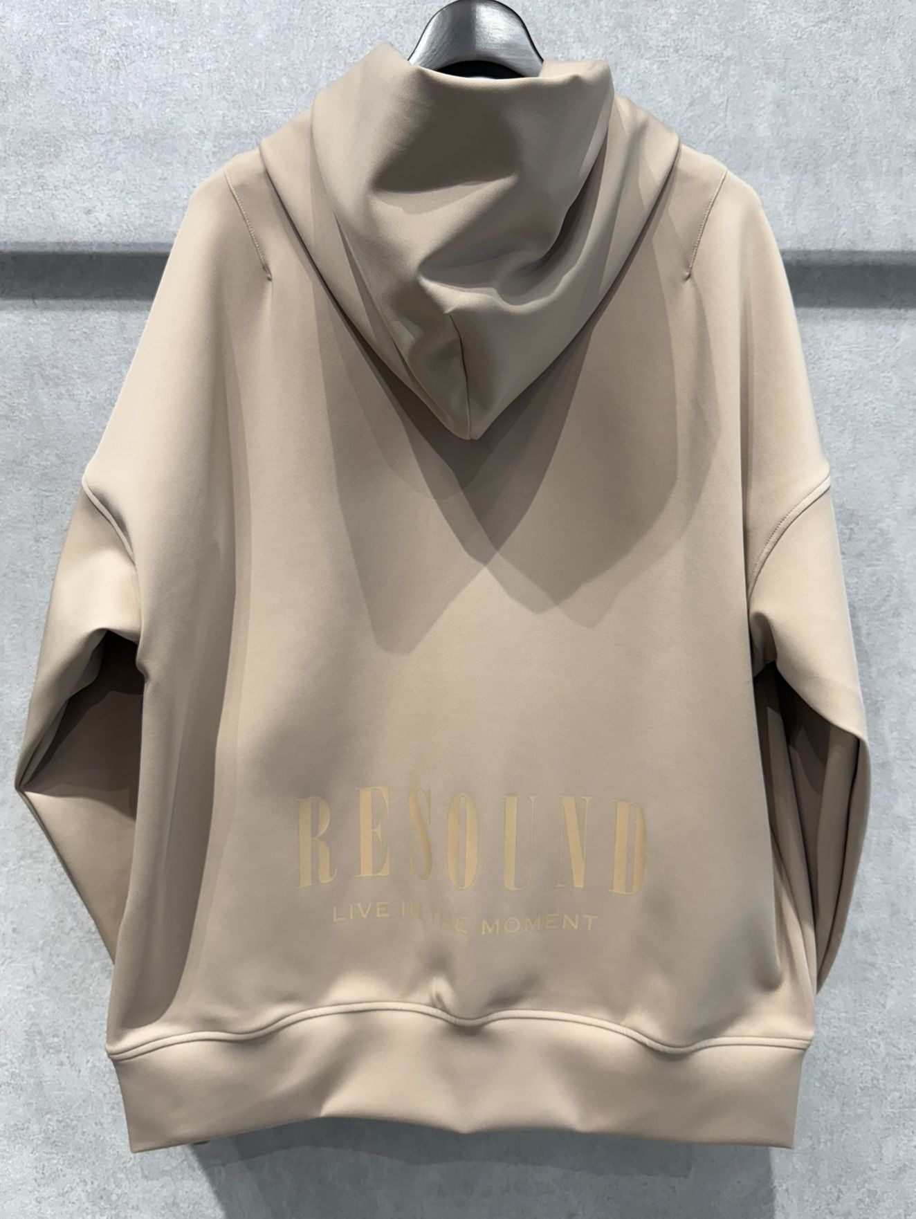 BACK ID LOOSE HOODIE / RC37-C-006 / バックロゴパーカー / ベージュ