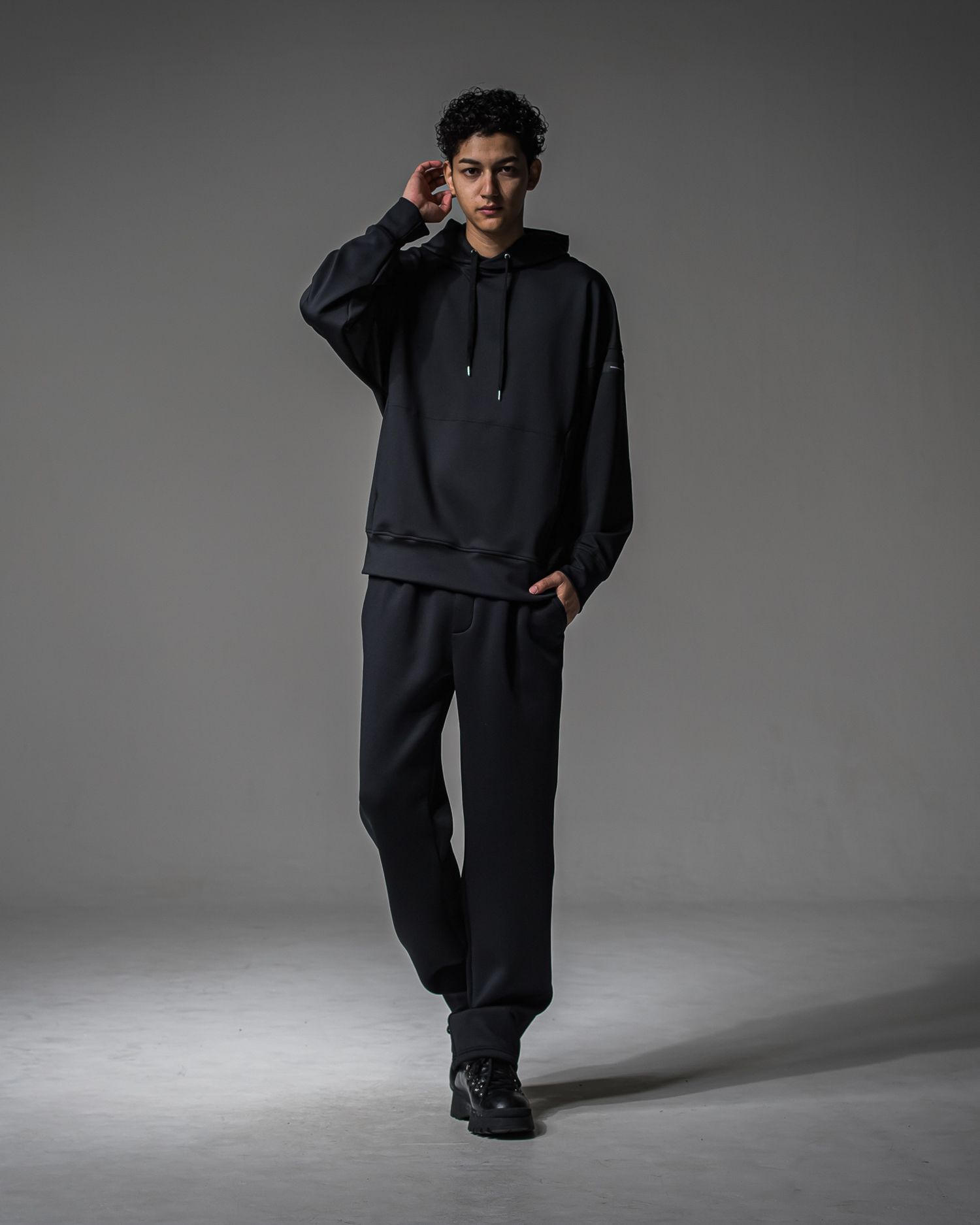 BACK ID LOOSE HOODIE / RC37-C-006 / バックロゴパーカー / ブラック (9月中旬入荷予定)