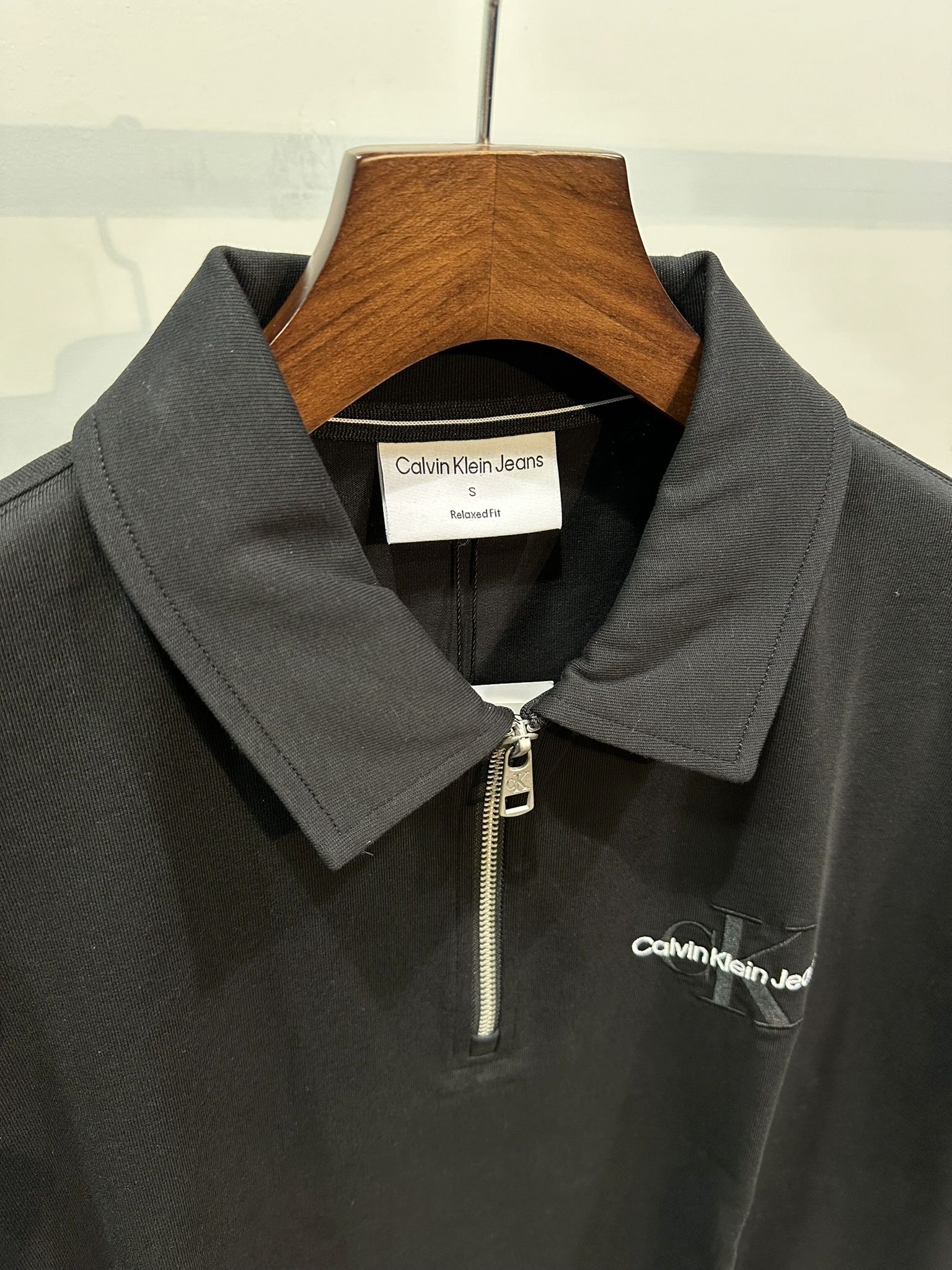 Calvin Klein - ショートスリーブ リラックスジップアップ Calvin Klein - ショートスリーブ リラックスジップアップ