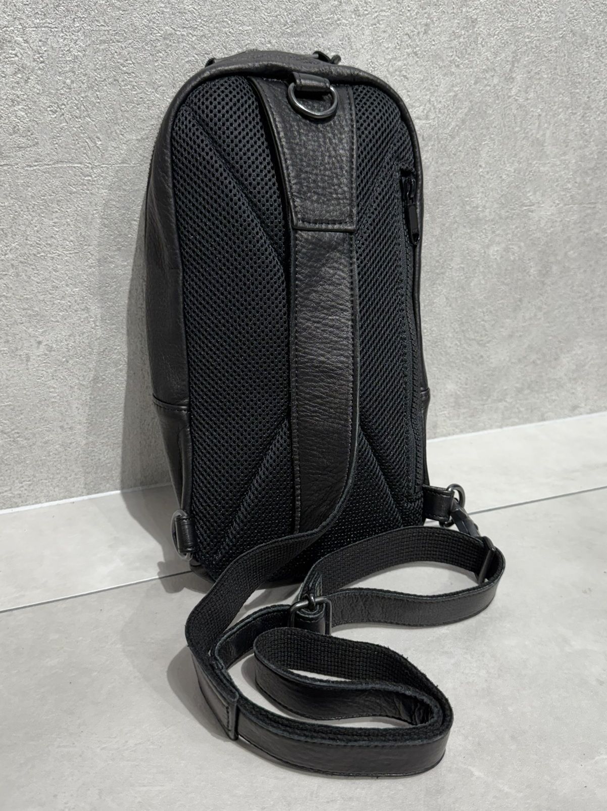 オイルドカウレザー ボディショルダーバッグ / DCD-01075B / ブラック×ブラック