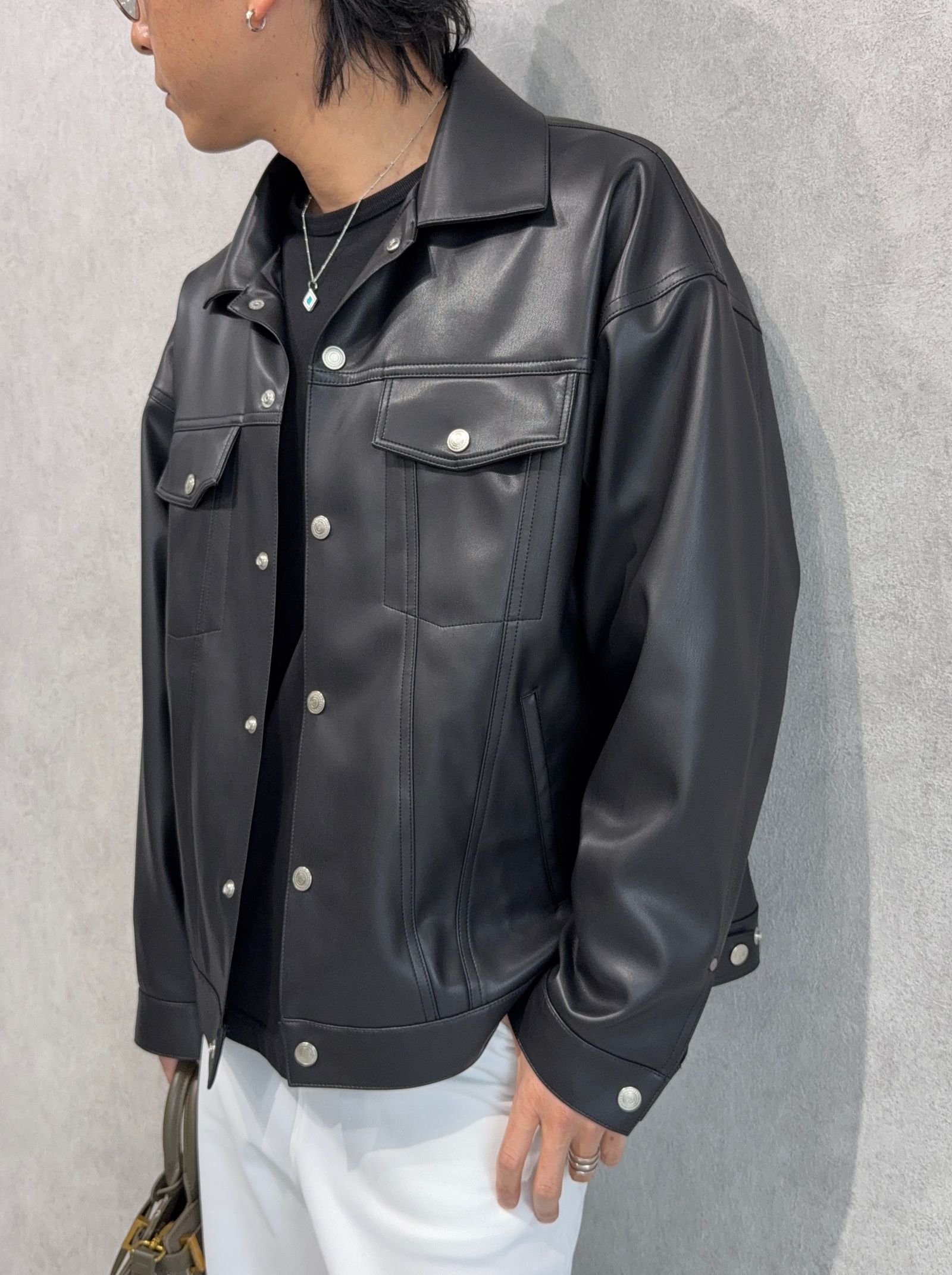 バッグで差し色コーデ