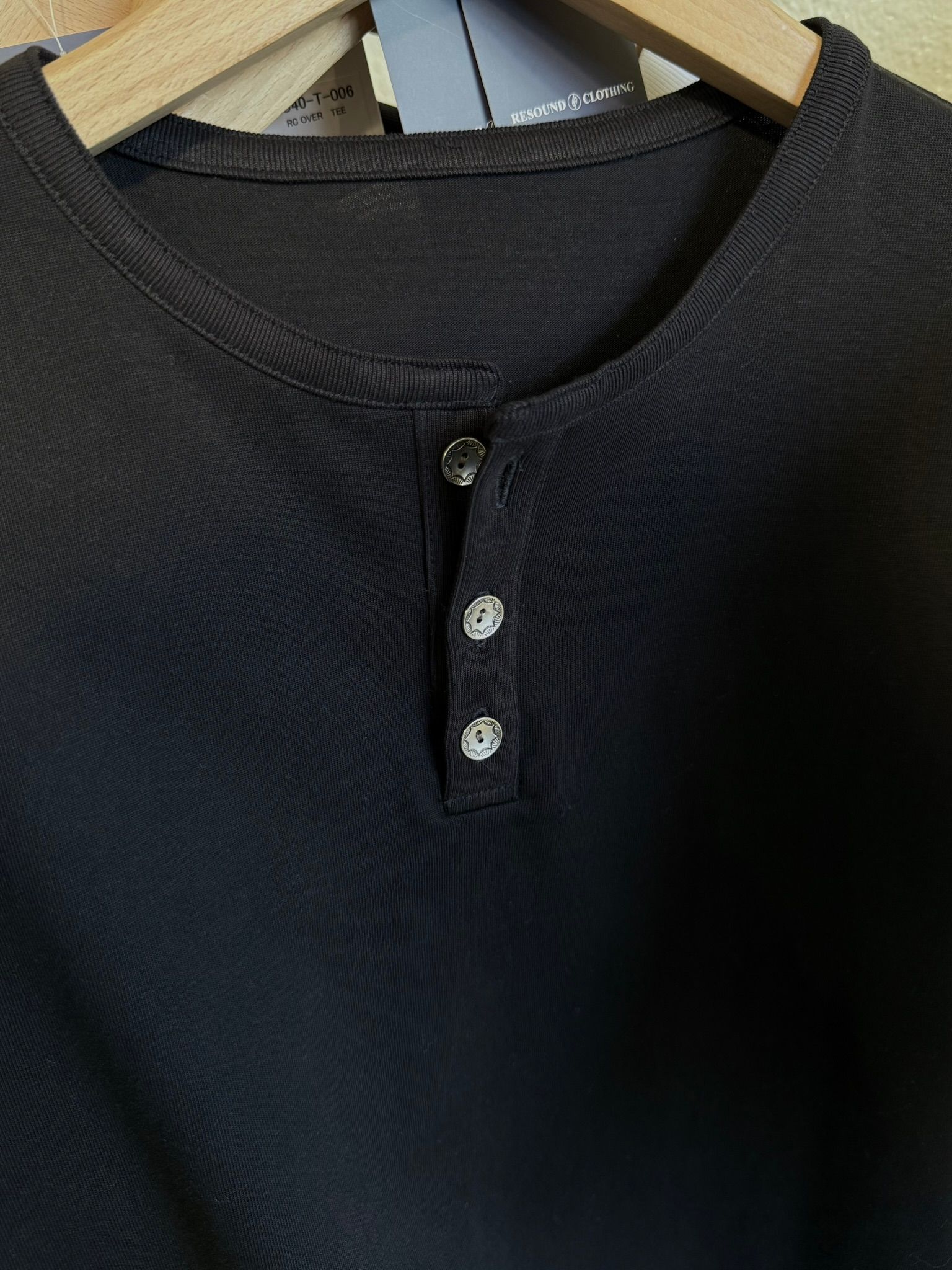 ROLL UP HENRY T / RC40-T-005 / ロールアップヘンリーネックTシャツ / ブラック (4月中旬入荷予定)