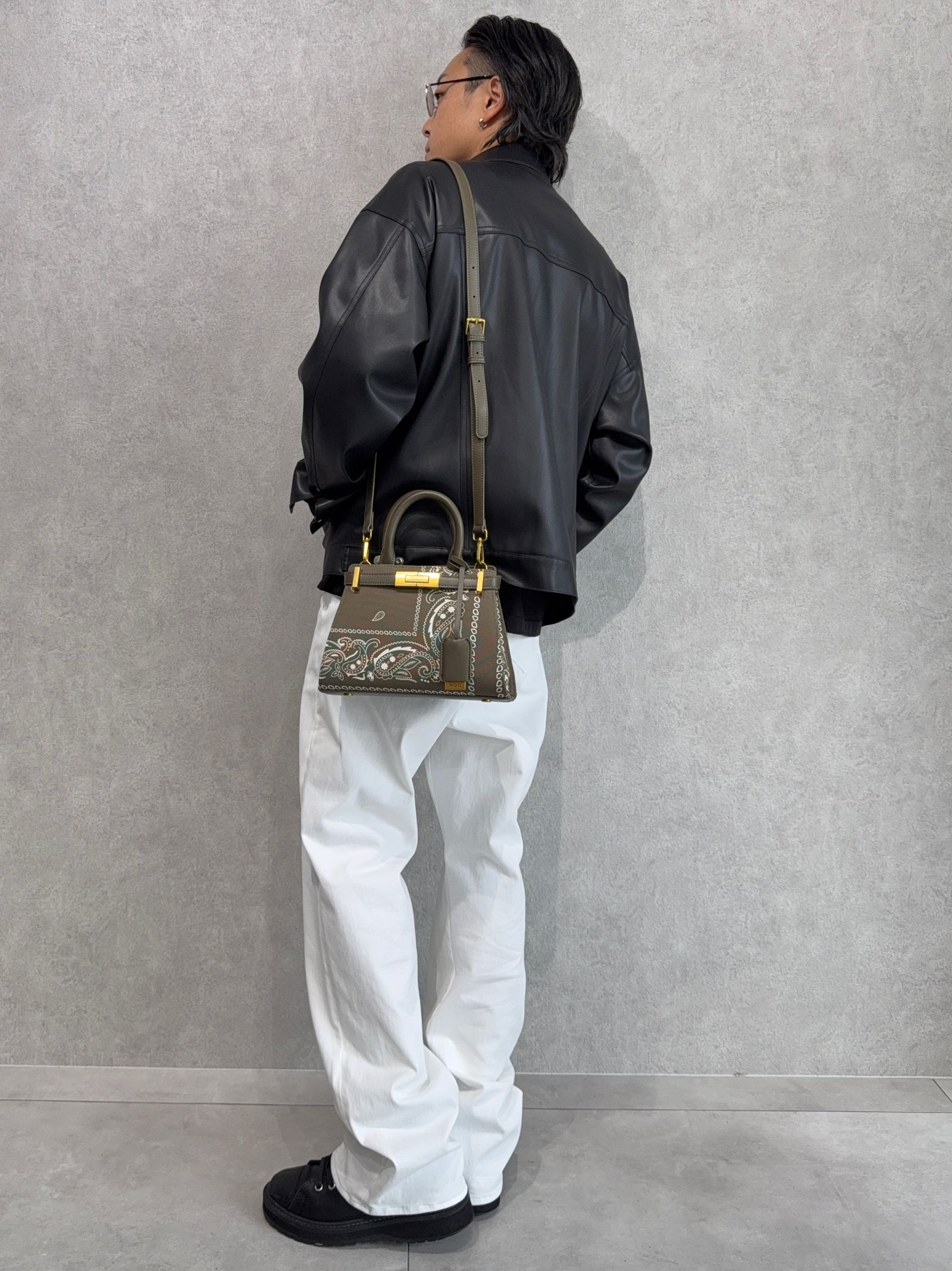 バッグで差し色コーデ