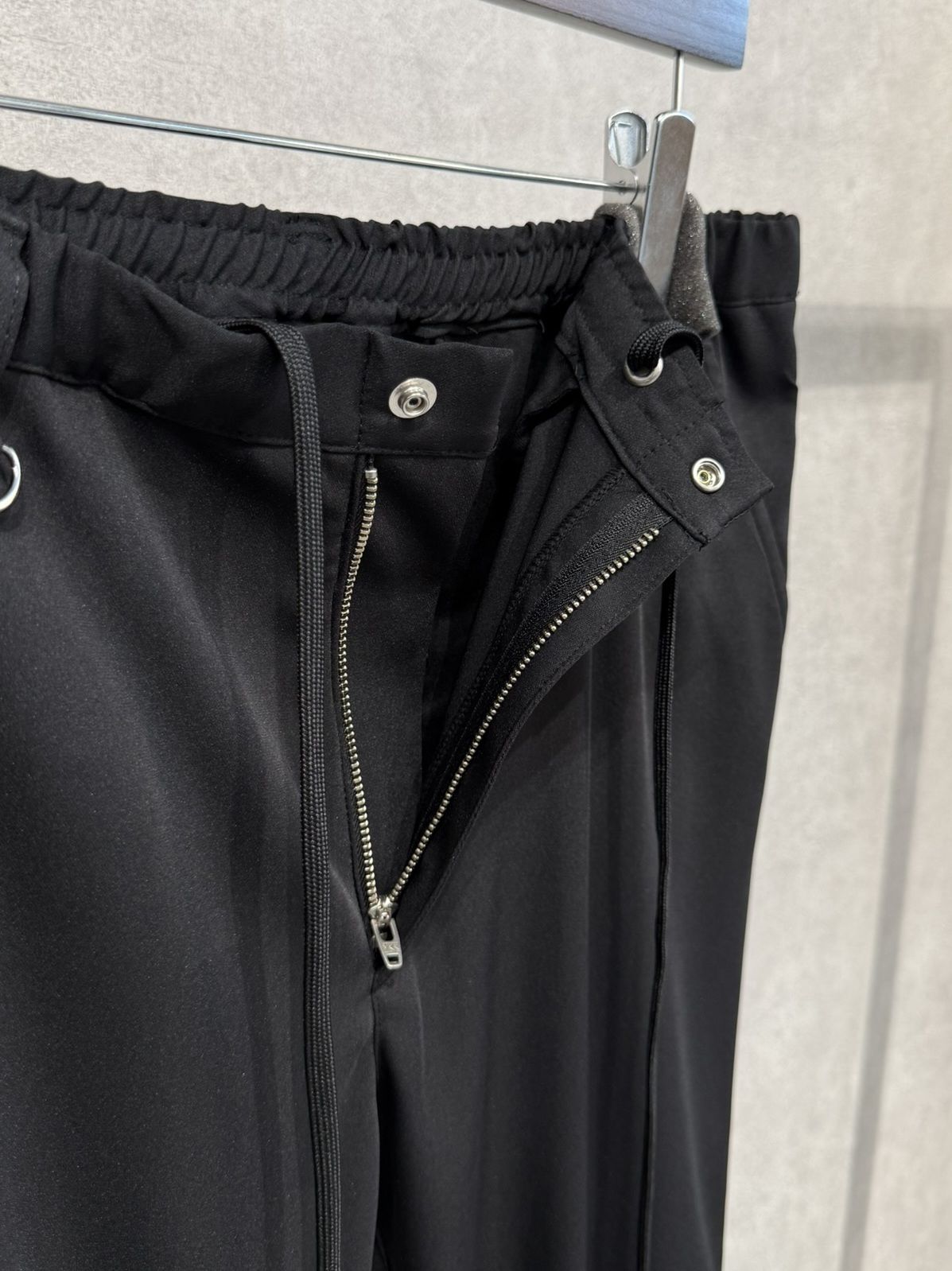 PAT WIDE EASY PANTS / RC39-ST-036BN / サテンワイドテーパードパンツ / ブラック