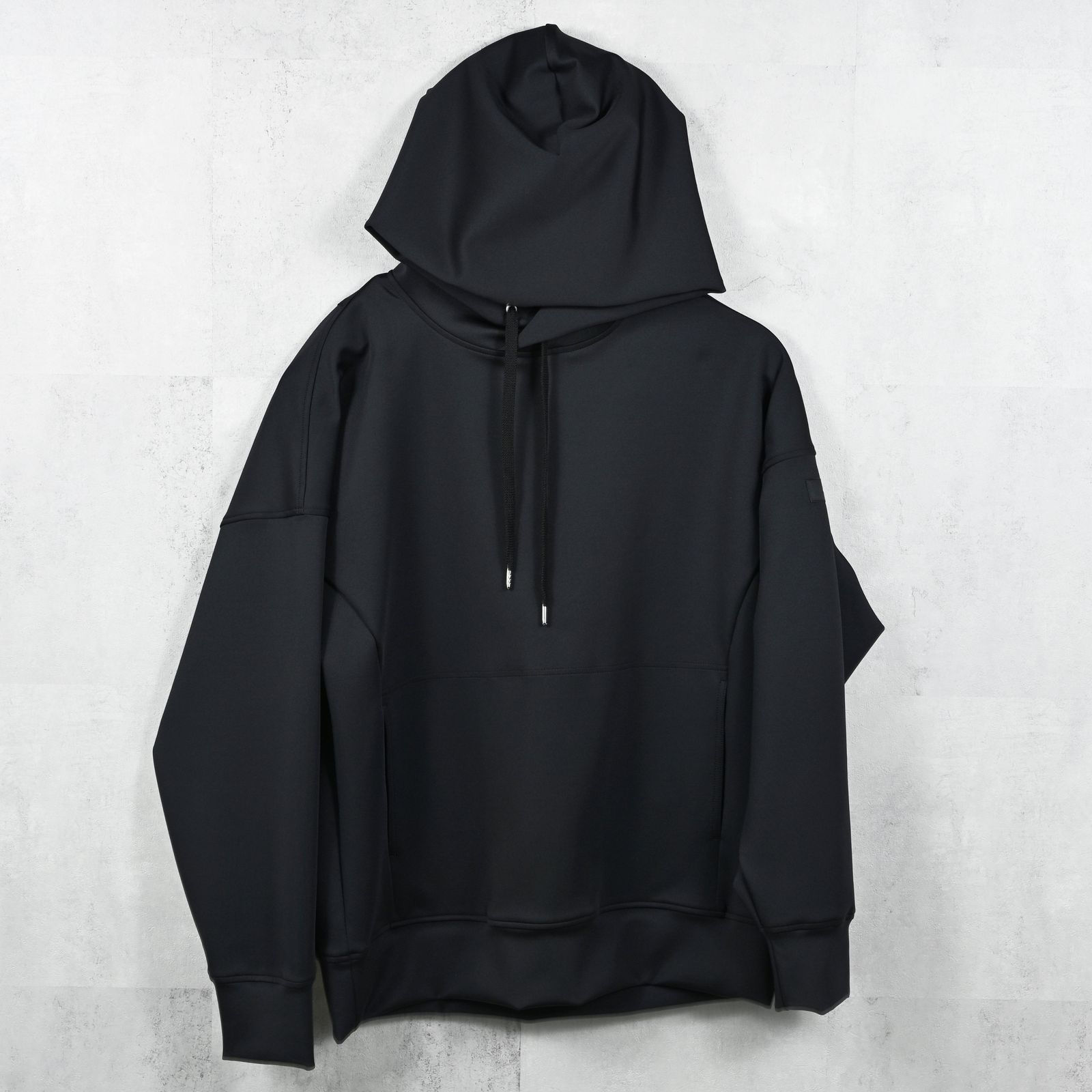 BACK ID LOOSE HOODIE / RC37-C-006 / バックロゴパーカー / ブラック (9月中旬入荷予定)