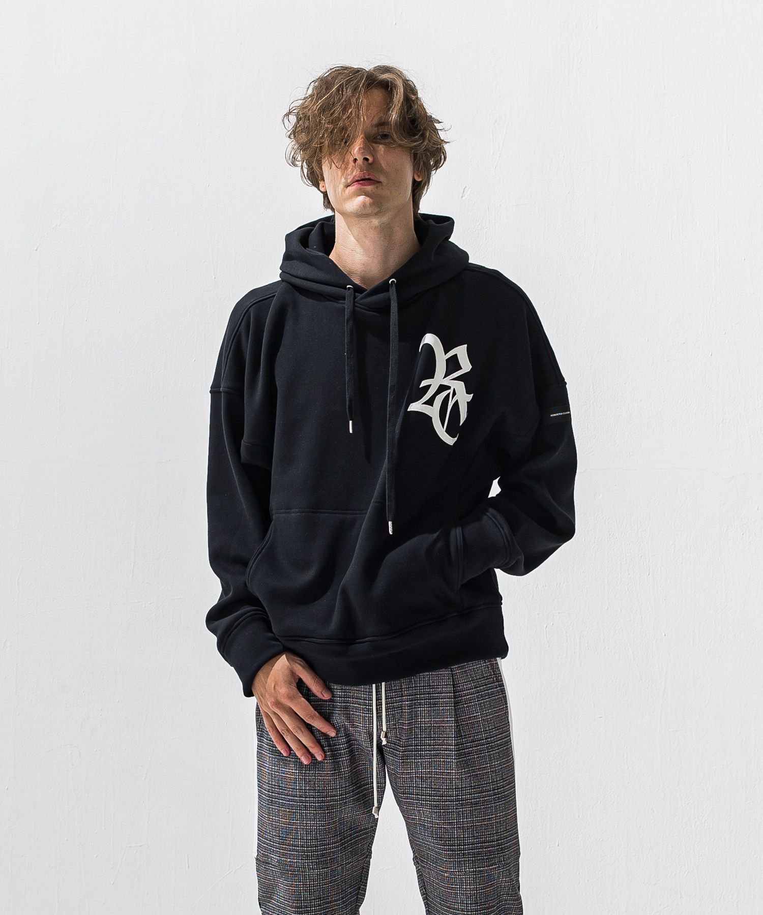 RC VELOURS FLEECE HOODIE / RC42-C-008 / 裏起毛RCロゴプルオーバーパーカー / ブラック (11月上旬入荷予定)