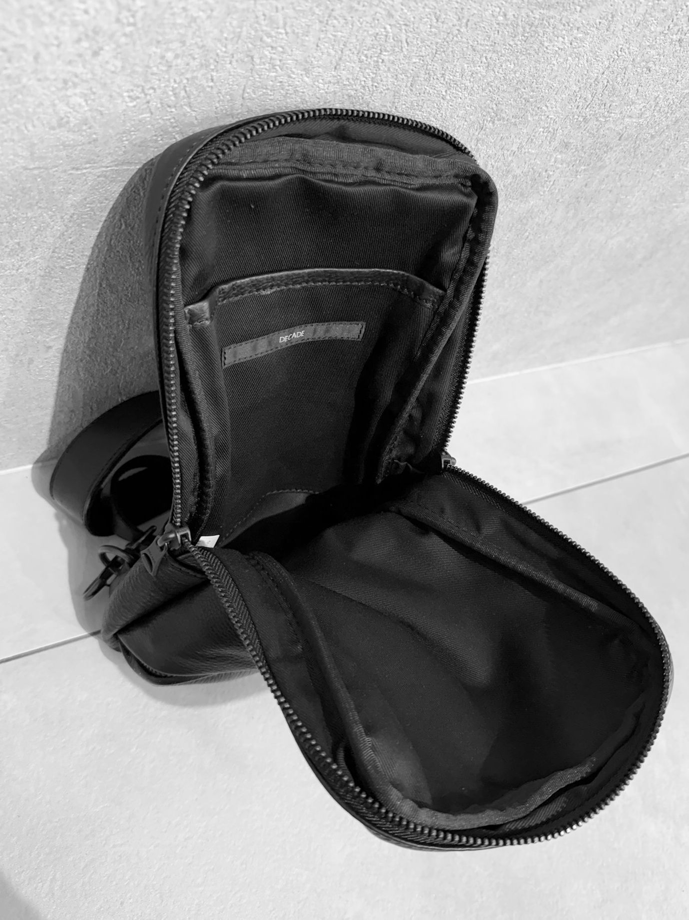 オイルドカウレザー ボディショルダーバッグ / DCD-01367B / ブラック×ブラック