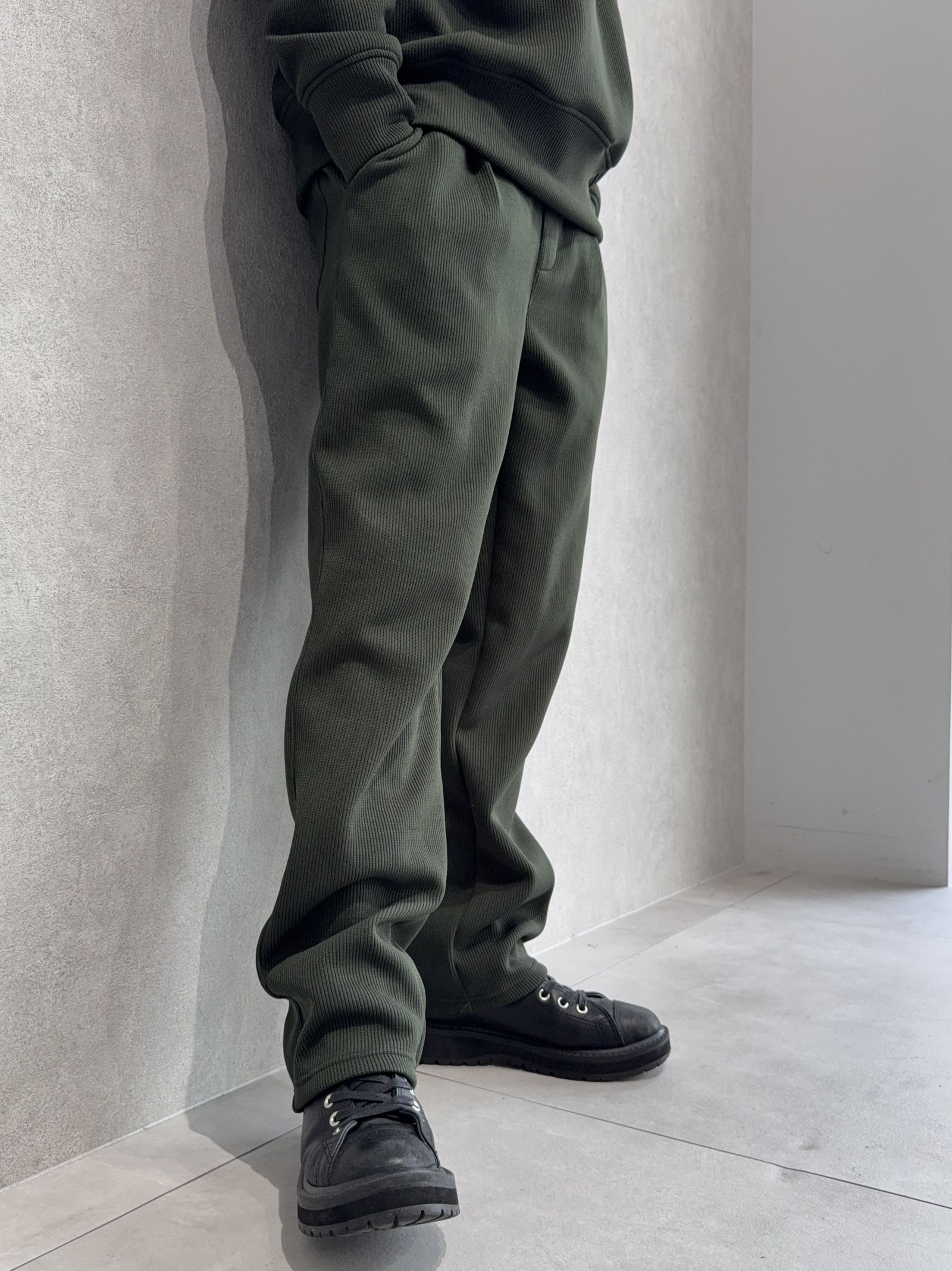 ボリュームと軽さのある高機能あぜ編みジャージセットアップ