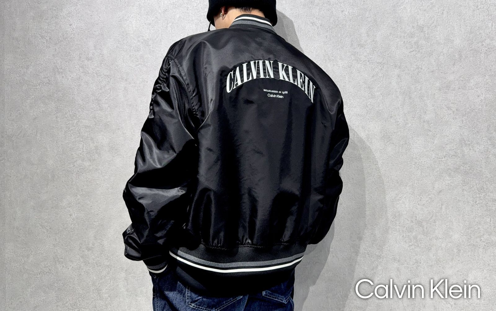 刺繍バックロゴが映えるナイロンジャケット