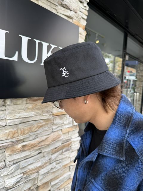 ブルーチェックCPOにブラウンパンツの秋コーデ