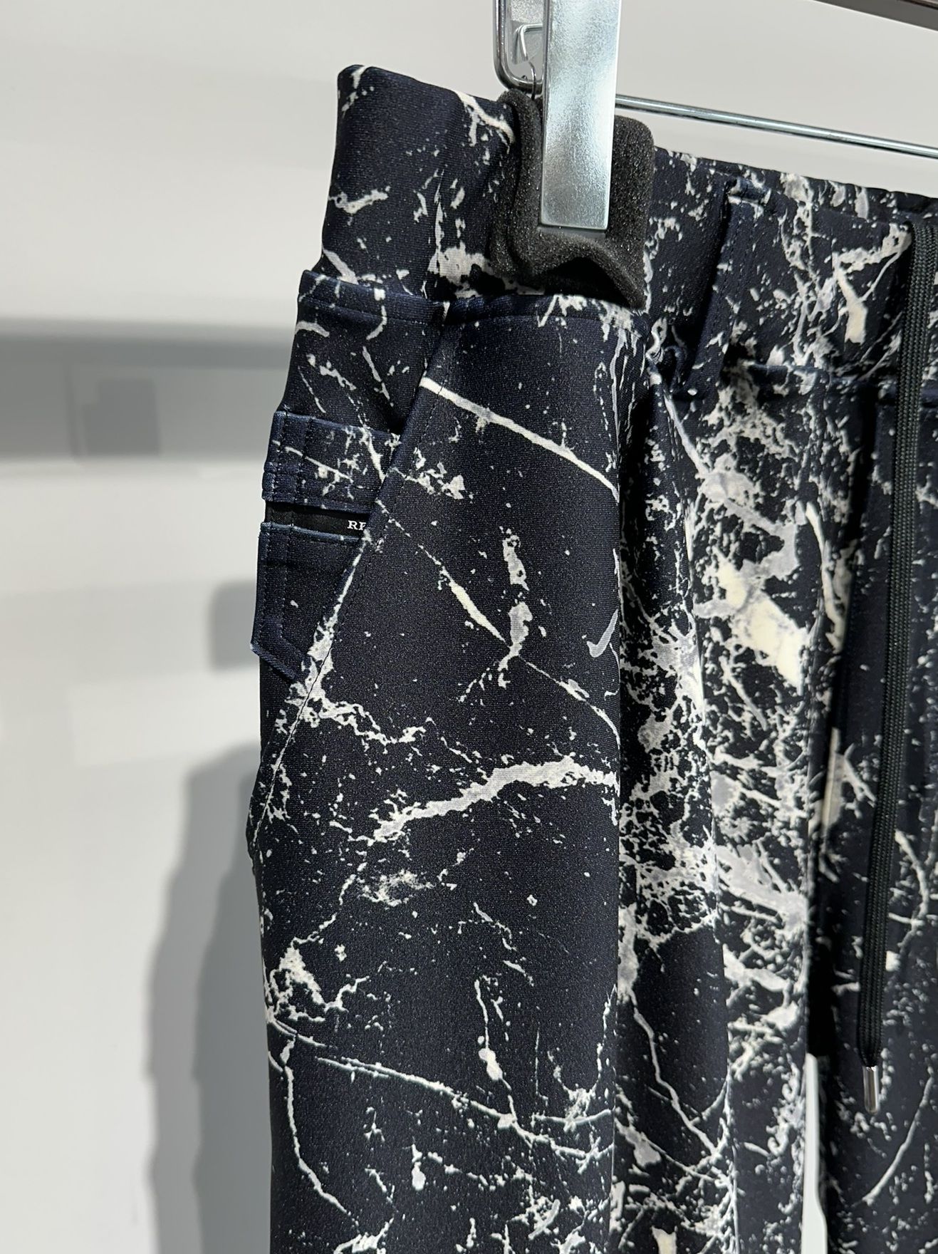 WIDE TUCK PANTS / RC34-ST-016WT / ペイント柄ワイドタックパンツ / ブラック