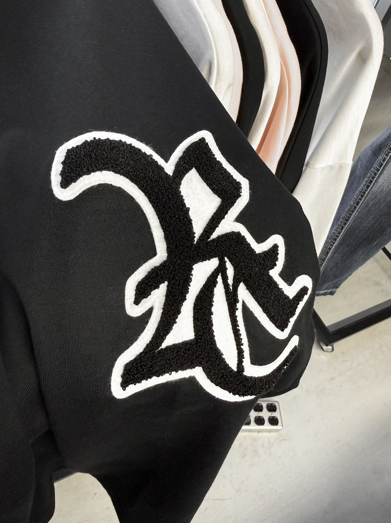 RC OVER LONGSLEEVE TEE / RC41-T-001 / オーバーサイズ長袖RCロゴワッペンTシャツ / ブラック×ホワイト (7月中旬入荷予定)