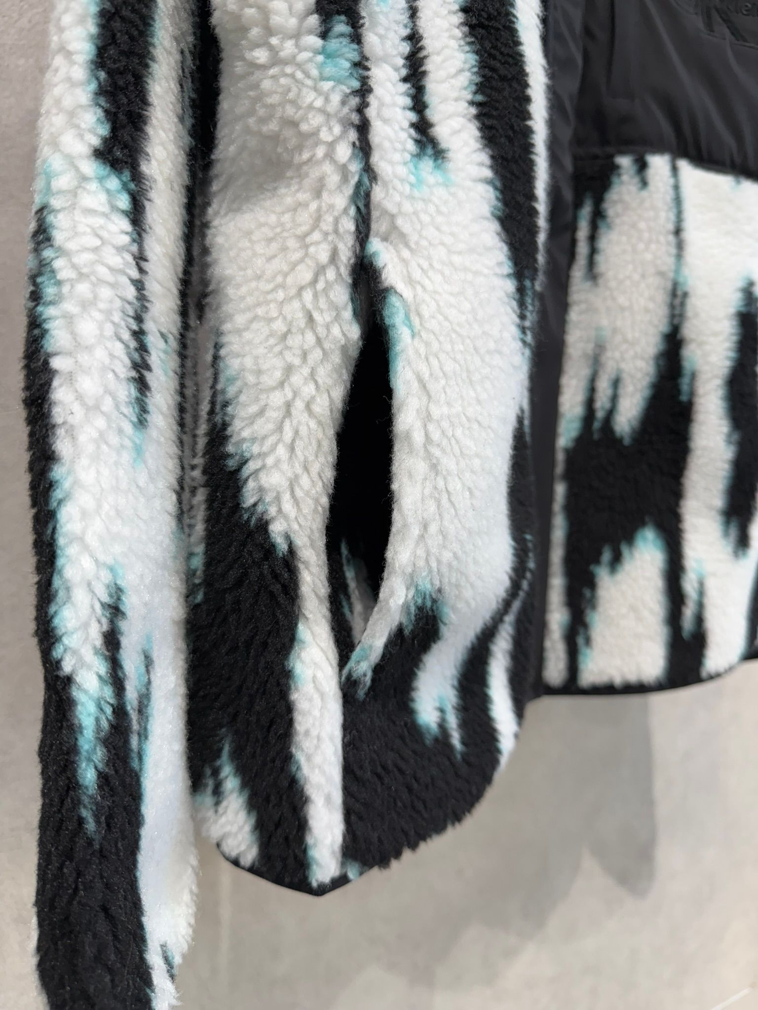 ジャカードシェルパジャケット / ボアジャケット / 4RD219G / UB1(ブラック×ホワイト×サックスブルー)